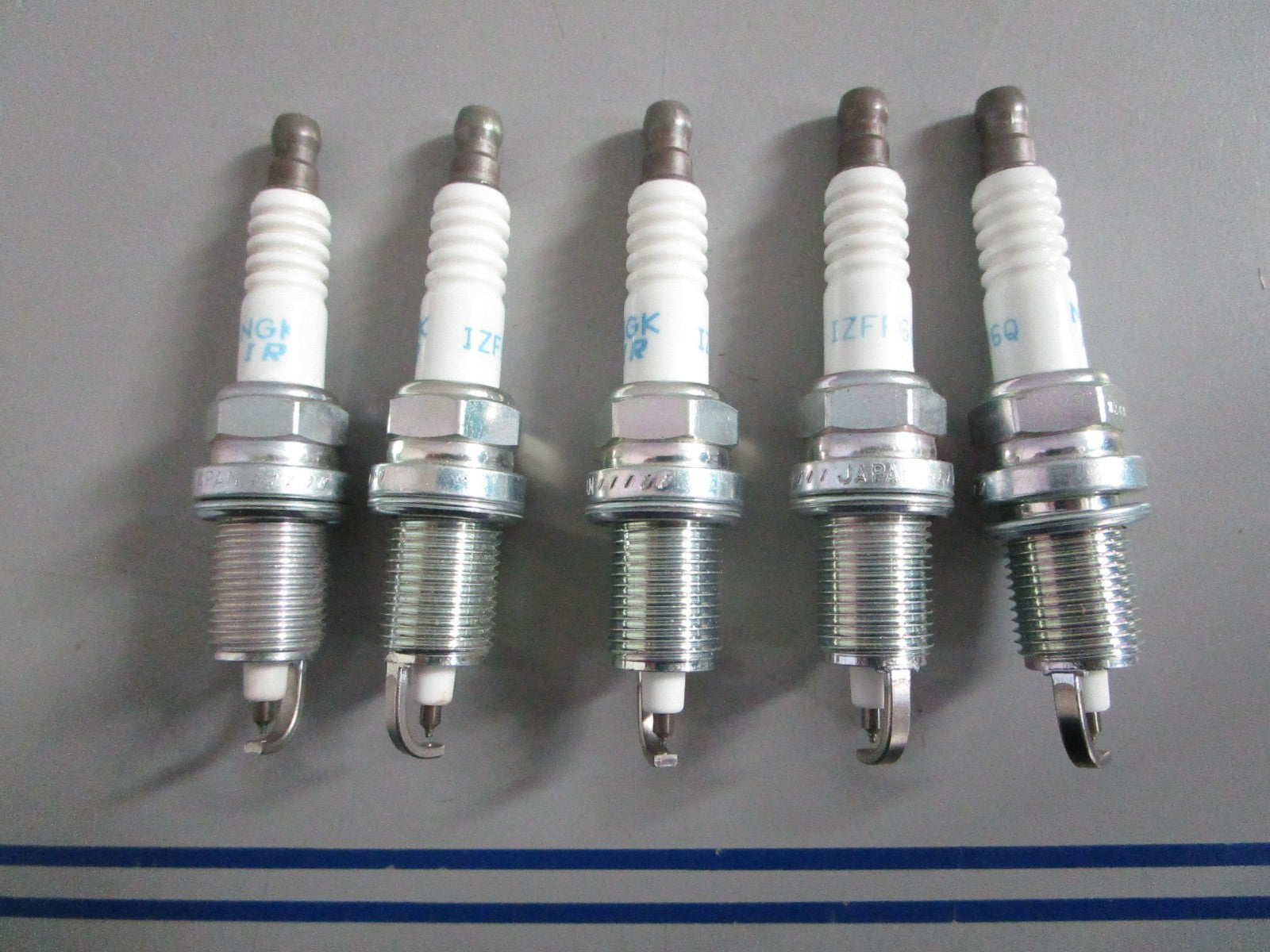 NEW OEM (LOT OF 5) IZFR6Q Champion Spark Plug 0820