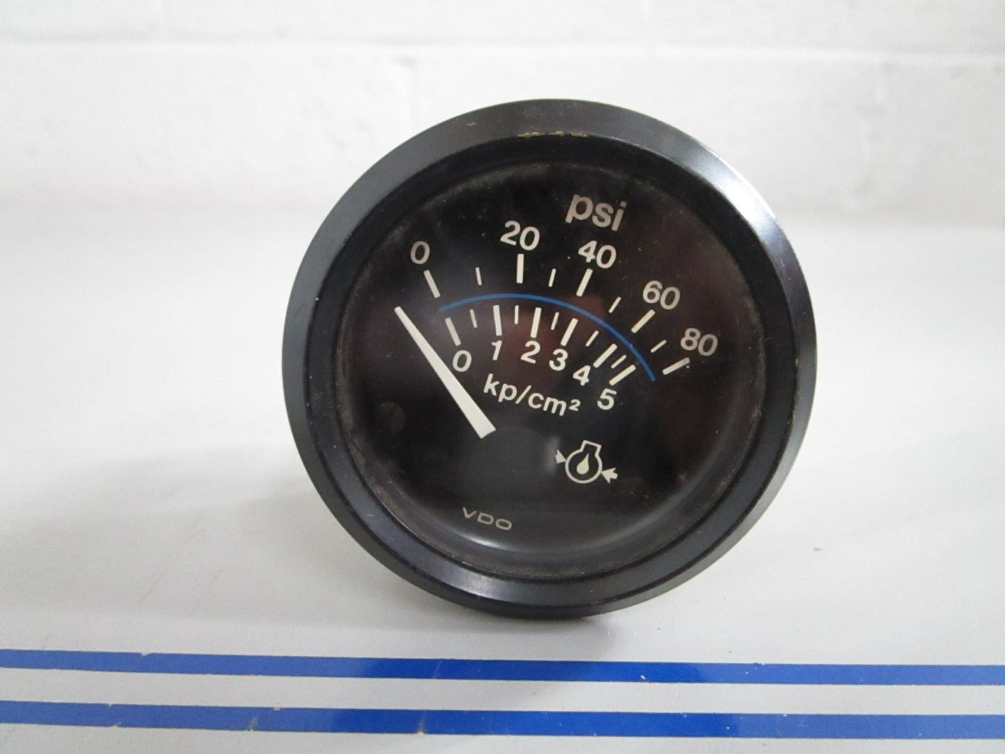 NEW OEM 350-506 1 221 015 042A VDO 80PSI 12V Oil Pressure Gauge 0820