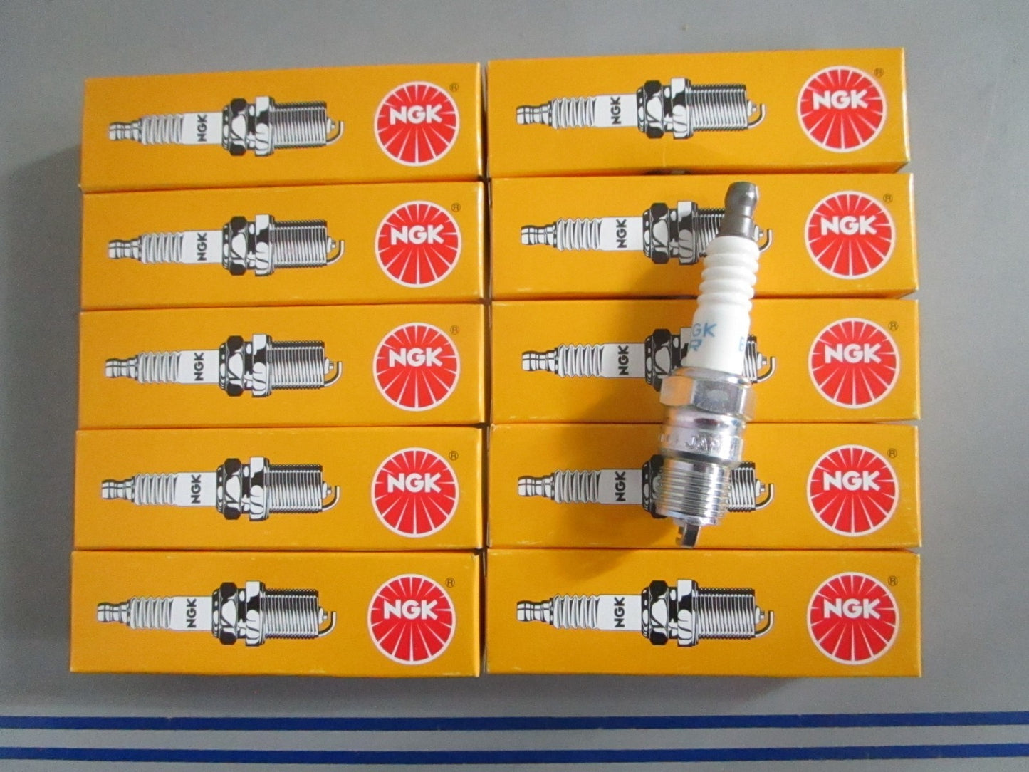 *NEW OEM* (LOT OF 10) 0820 NGK Spark Plug BPR6FS