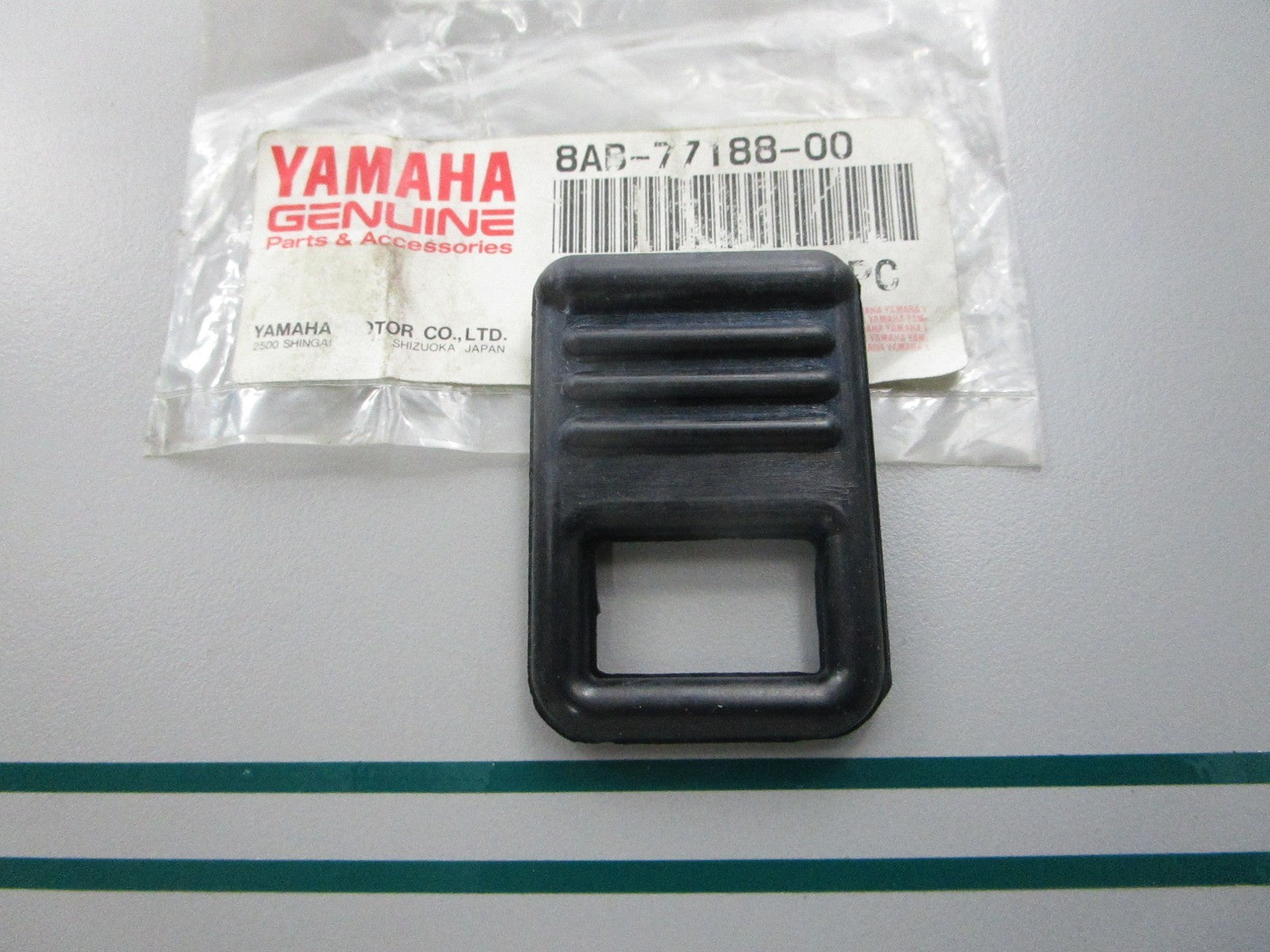 NEW OEM 8AB-77188-00-00 Yamaha Shroud Stopper 0810