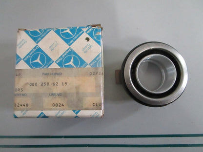 NEW OEM 0002506215 Mercedes-Benz Clutch Release Bearing 0820