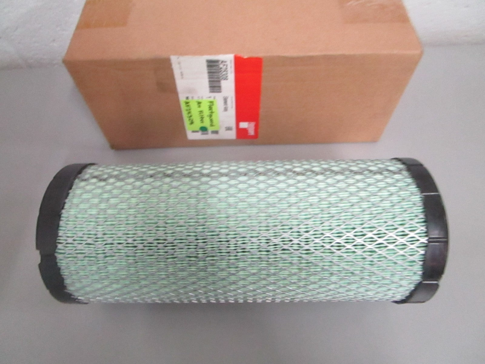 NEW OEM AF25308 Fleetguard Air Filter 0820