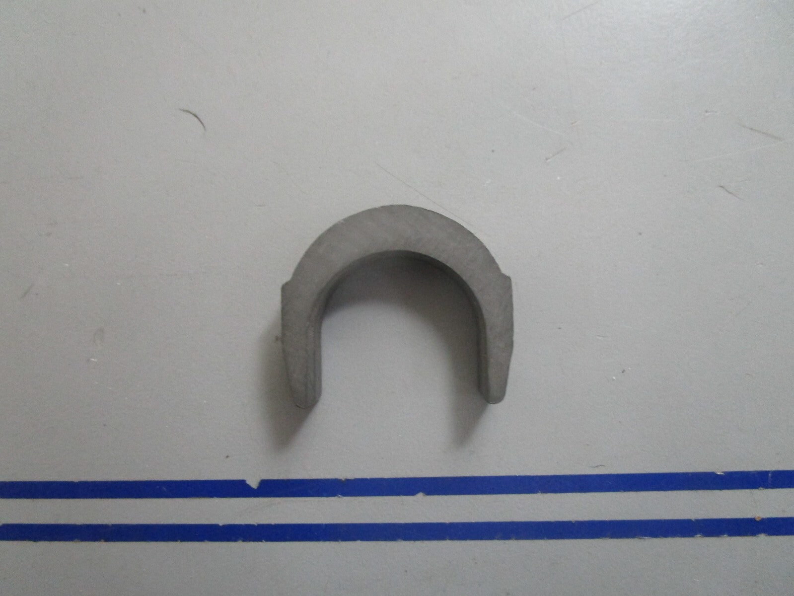*NEW OEM* 0810 OMC Johnson Evinrude Cradle 302500 0302500