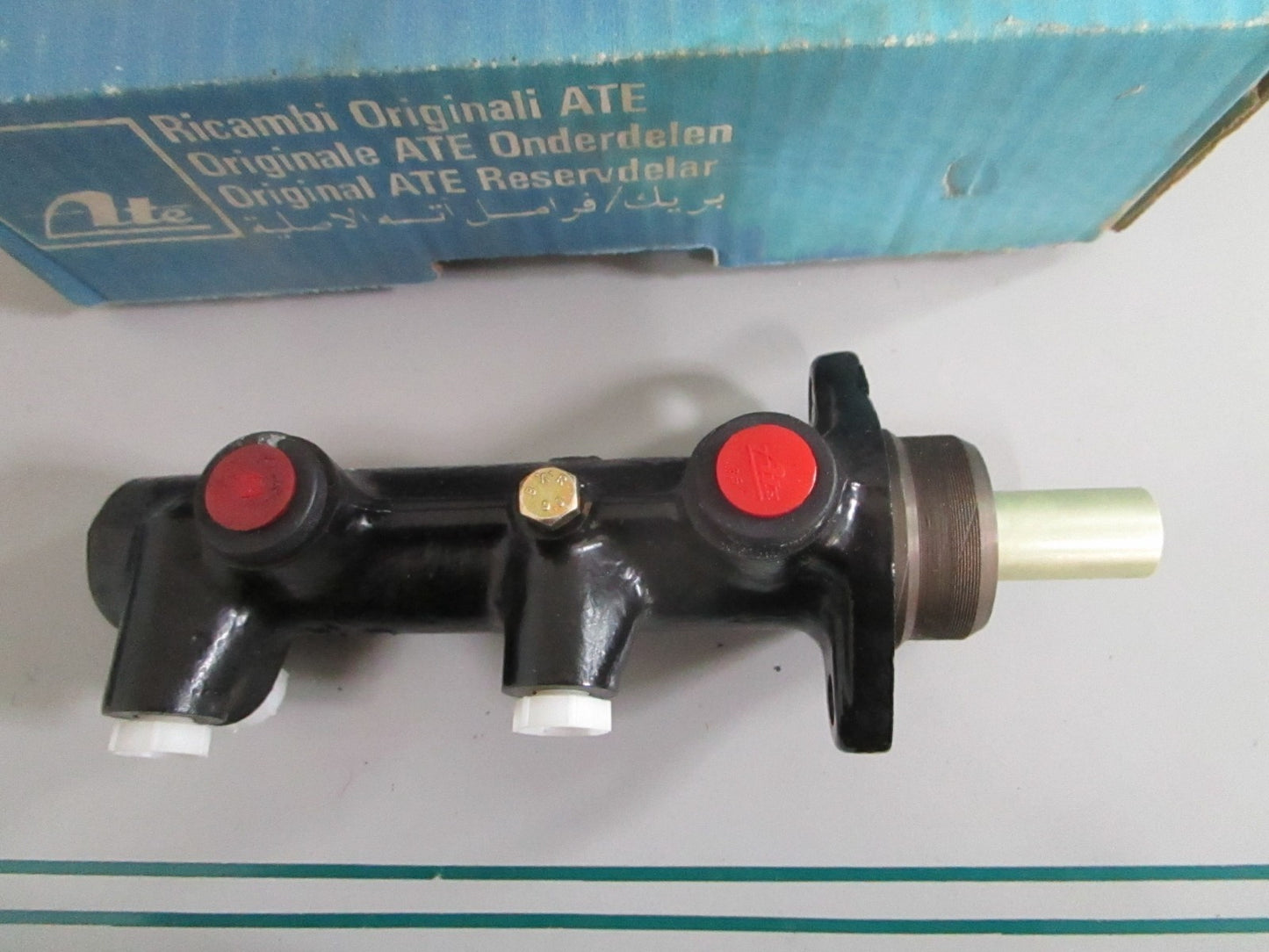 NEW OEM 0024309301 Mercedes-Benz ATE Brake Master Cylinder 0820