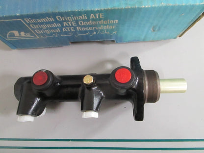 NEW OEM 0024309301 Mercedes-Benz ATE Brake Master Cylinder 0820