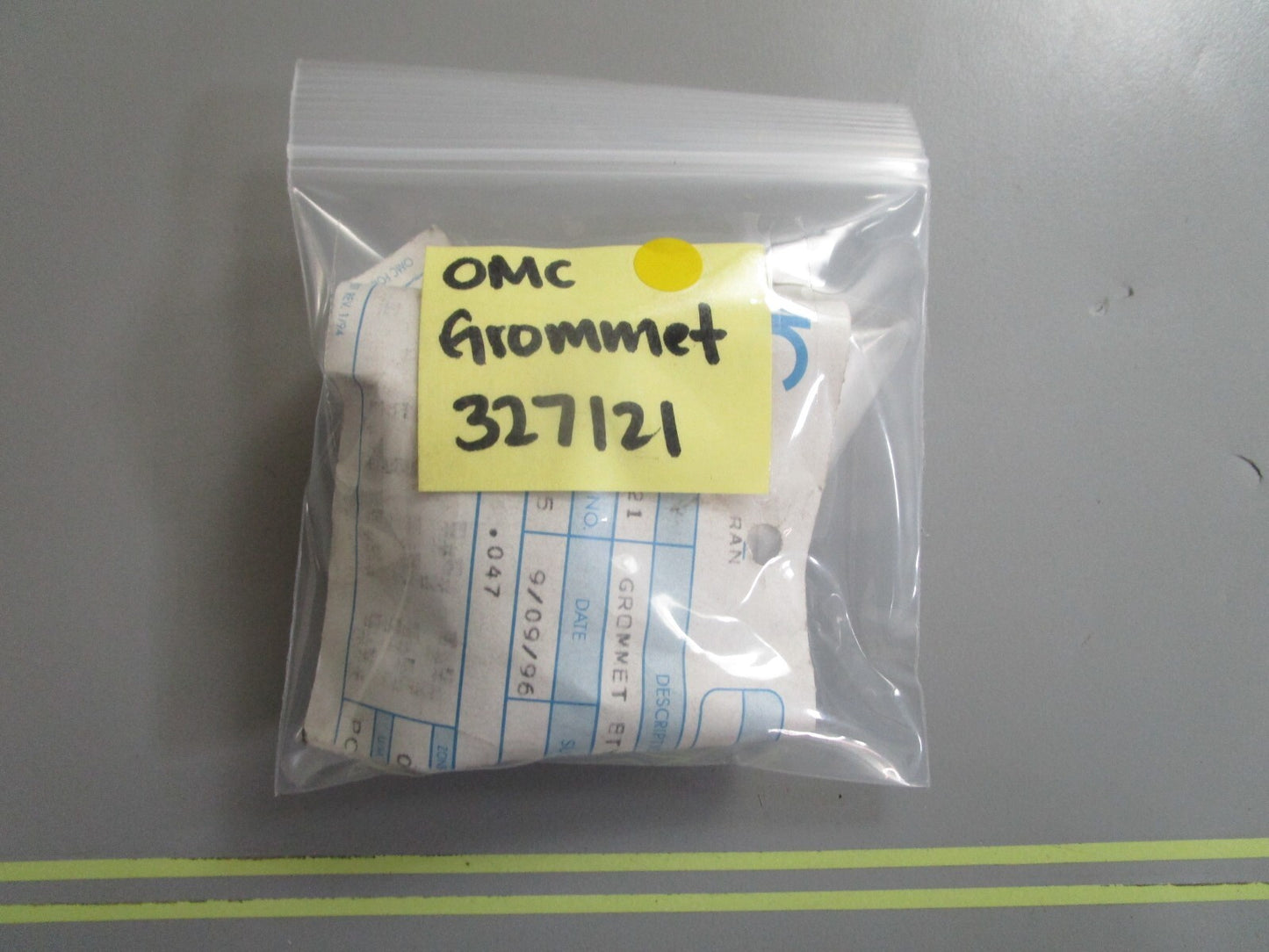 *NEW OEM* 0810 OMC Johnson Evinrude Grommet 327121 0327121