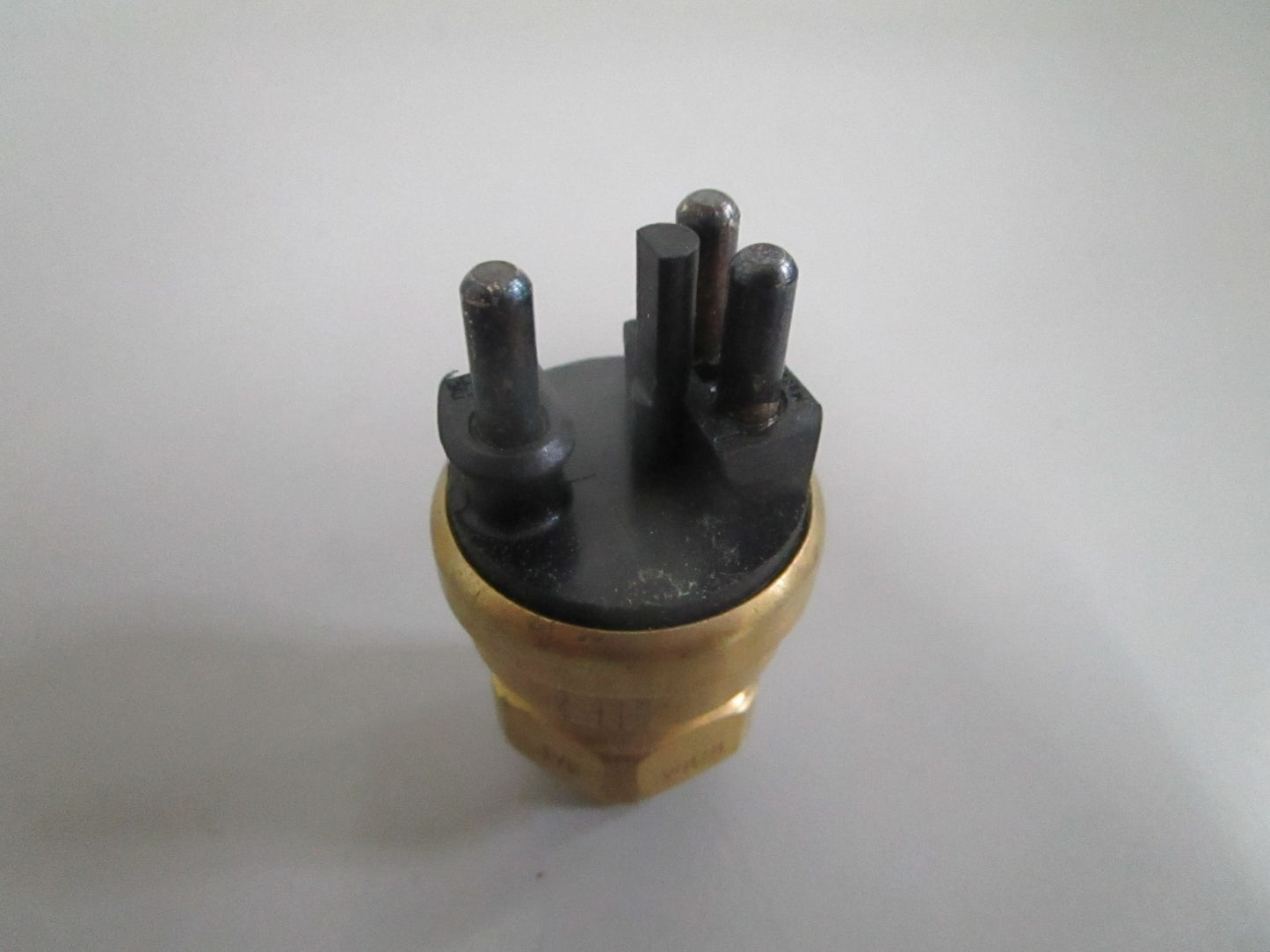 NEW OEM 0065459154 Mercedes-Benz Behr Temperature Sensor 0820