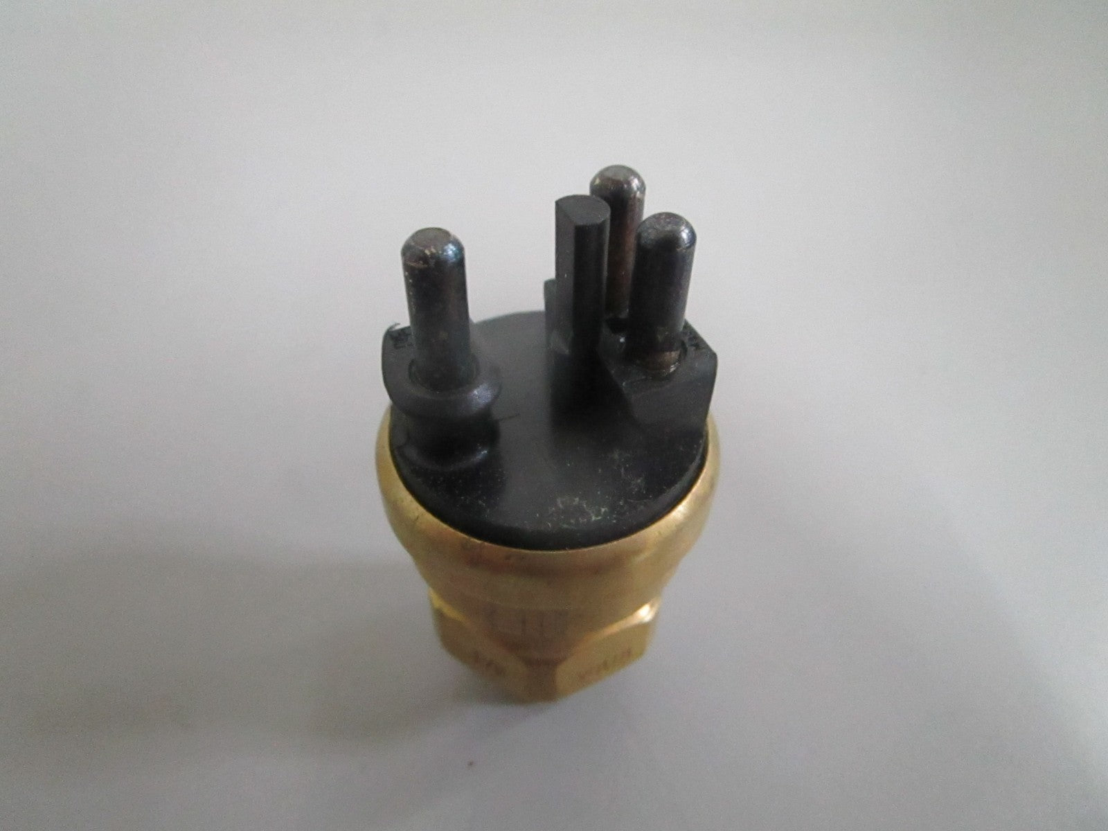 NEW OEM 0065459154 Mercedes-Benz Behr Temperature Sensor 0820