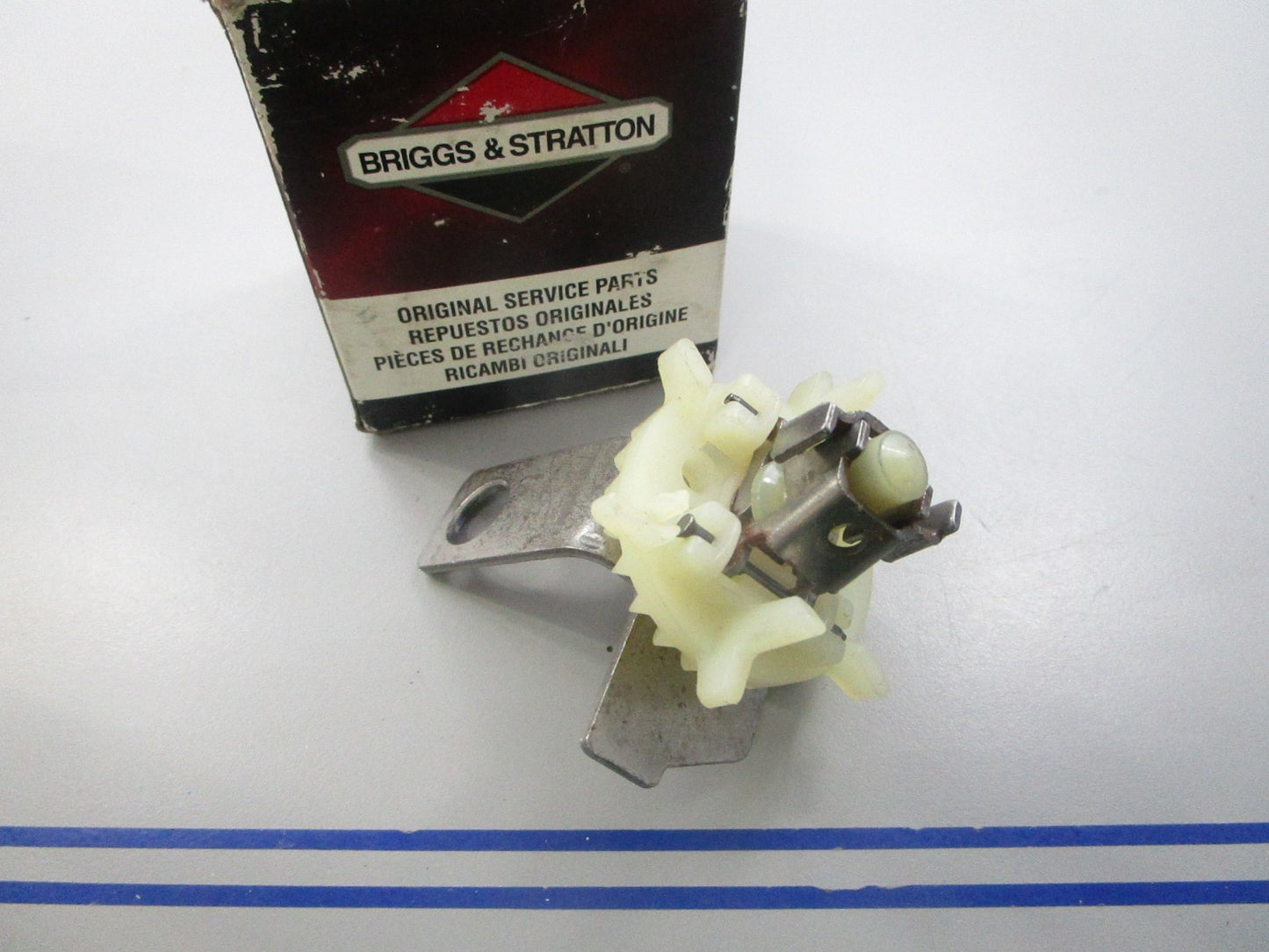 NEW OEM 691997 Briggs & Stratton Governor/Oil Slinger 0810
