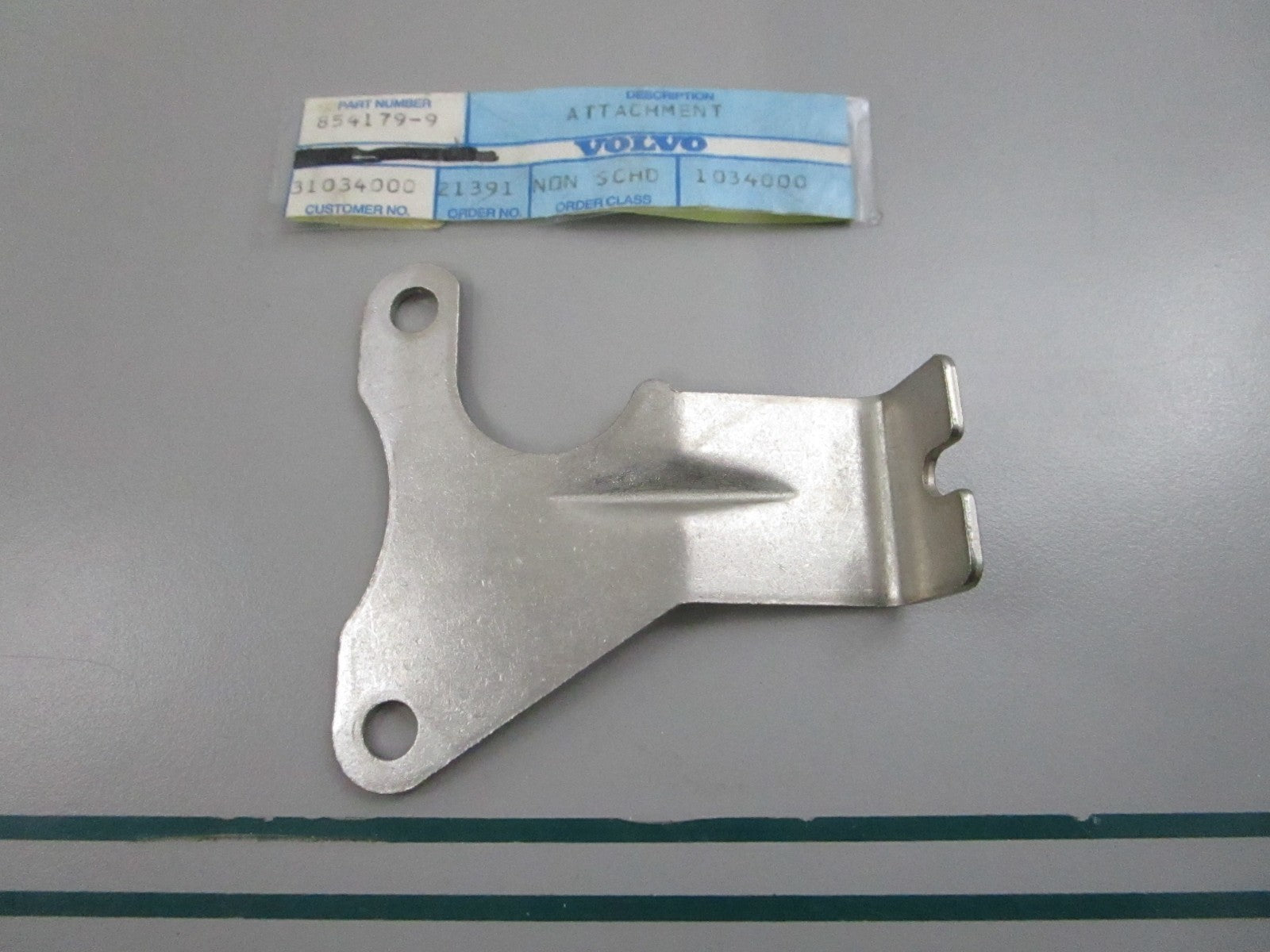 NEW OEM 854179 Volvo Penta Anchorage 0810