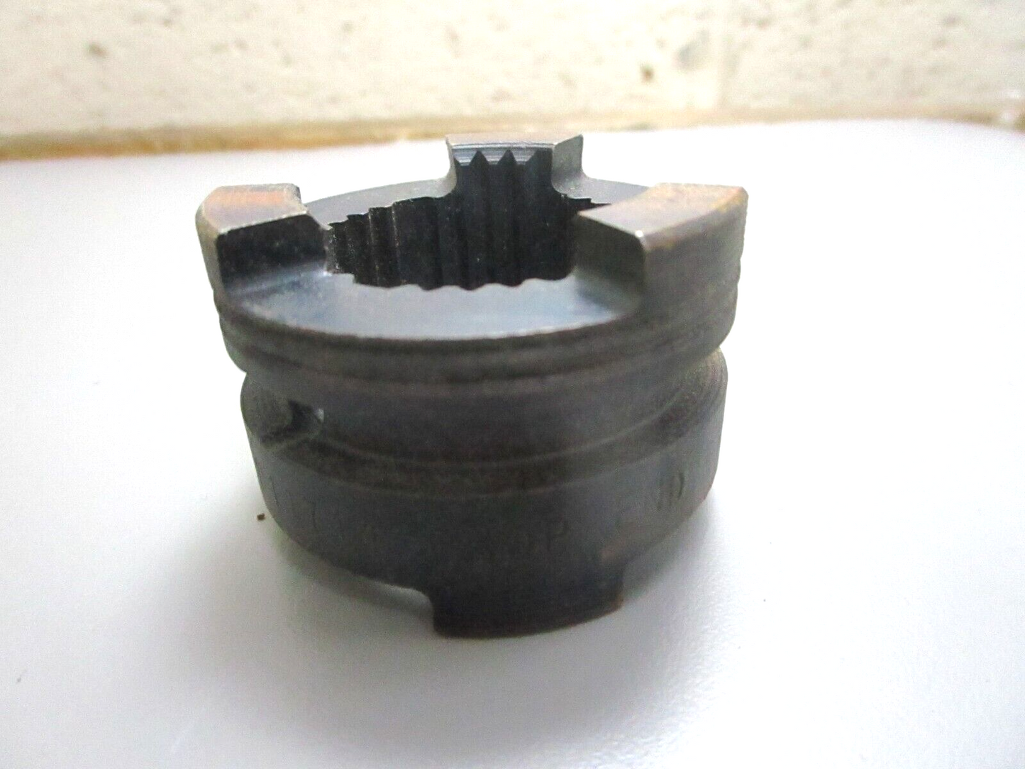 *NEW OEM* 0750 OMC Johnson Evinrude CLUTCH DOG 914714 0914714