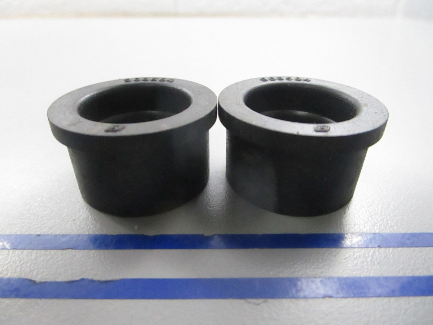 NEW OEM (LOT OF 2) 908594 0908594 OMC Johnson Evinrude Grommet 0810