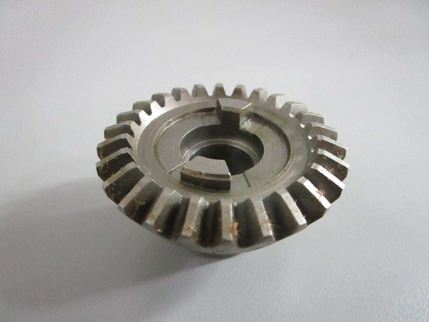 NEW OEM 43-F525662 Chrysler Force 26T Gear 0820