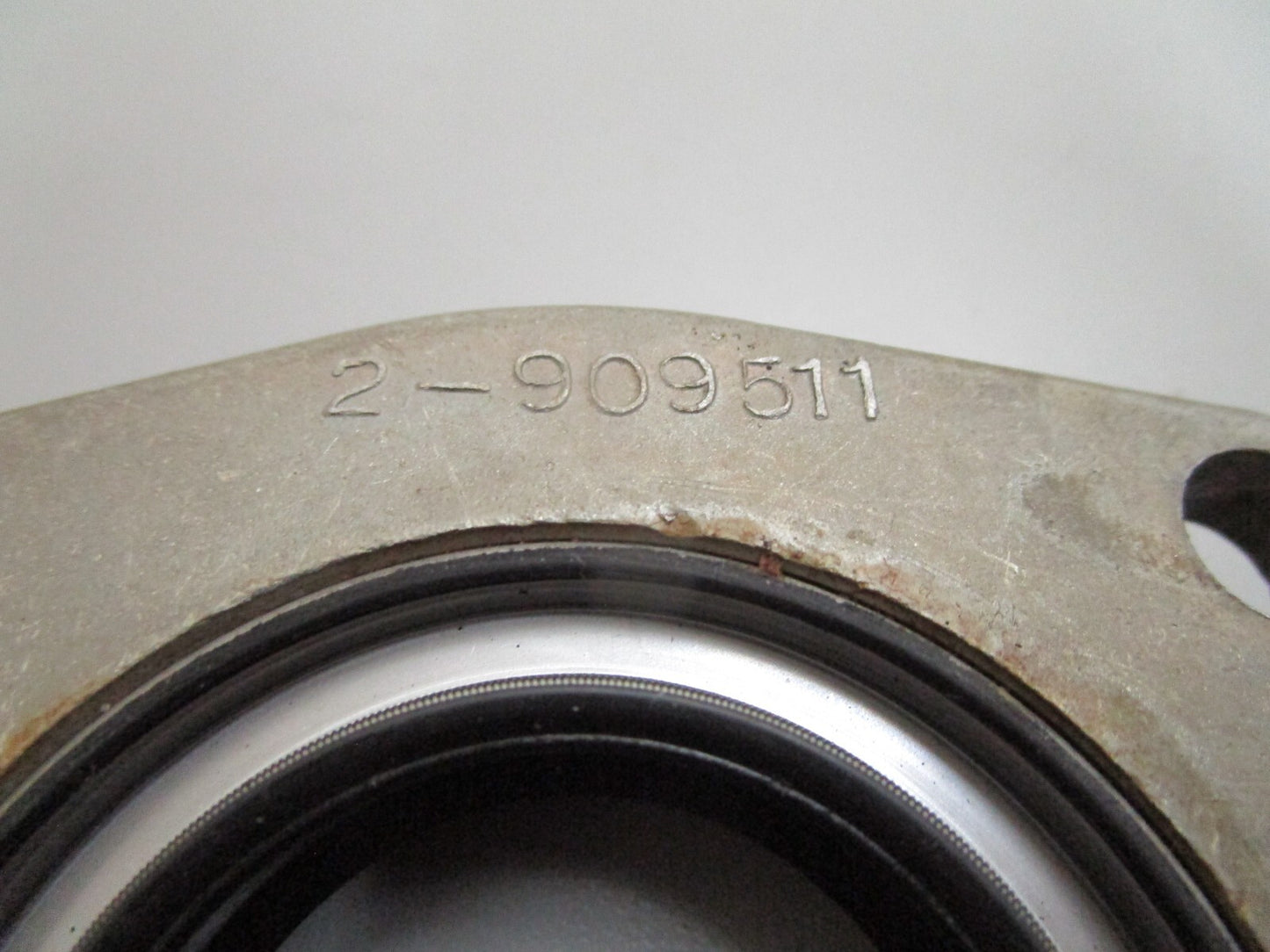 *NEW OEM* 0820 OMC Johnson Evinrude Retainer & Seal Ay 981554 0981554