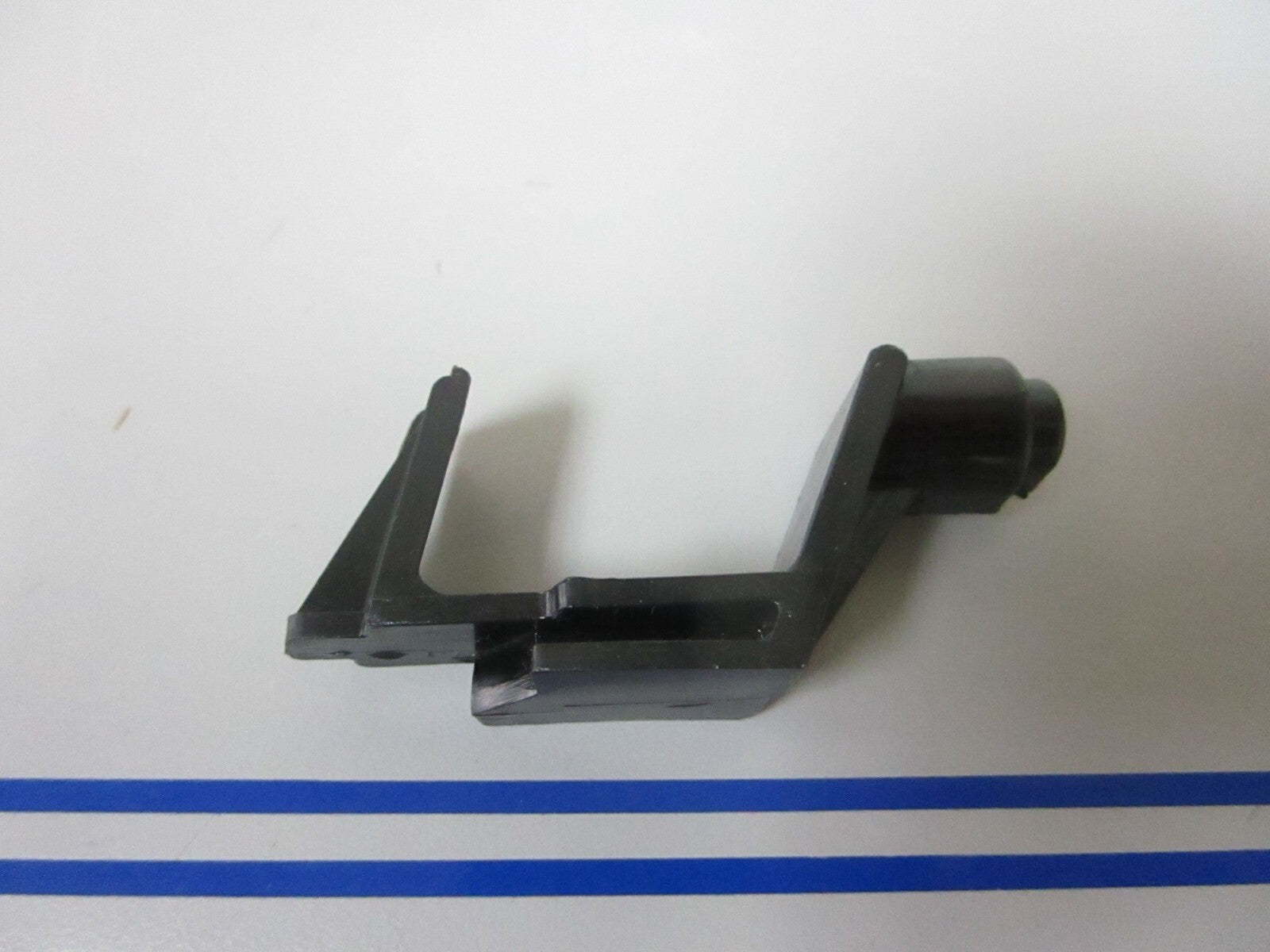 *NEW OEM* 0770 Mercury Quicksilver Cowl Latch Lever 74349