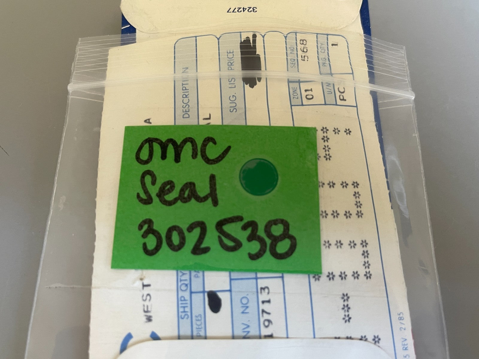 NEW OEM 302538 0302538 OMC Johnson Evinrude Seal 0810