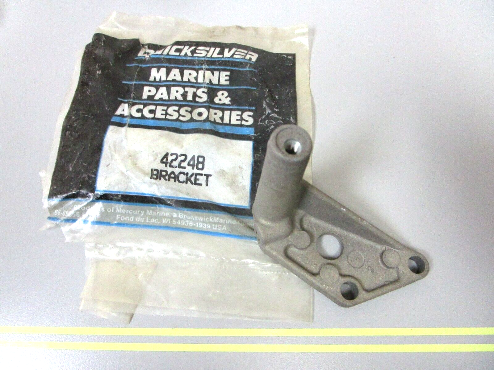 *NEW OEM* 0750 Mercury Quicksilver BRACKET 42248