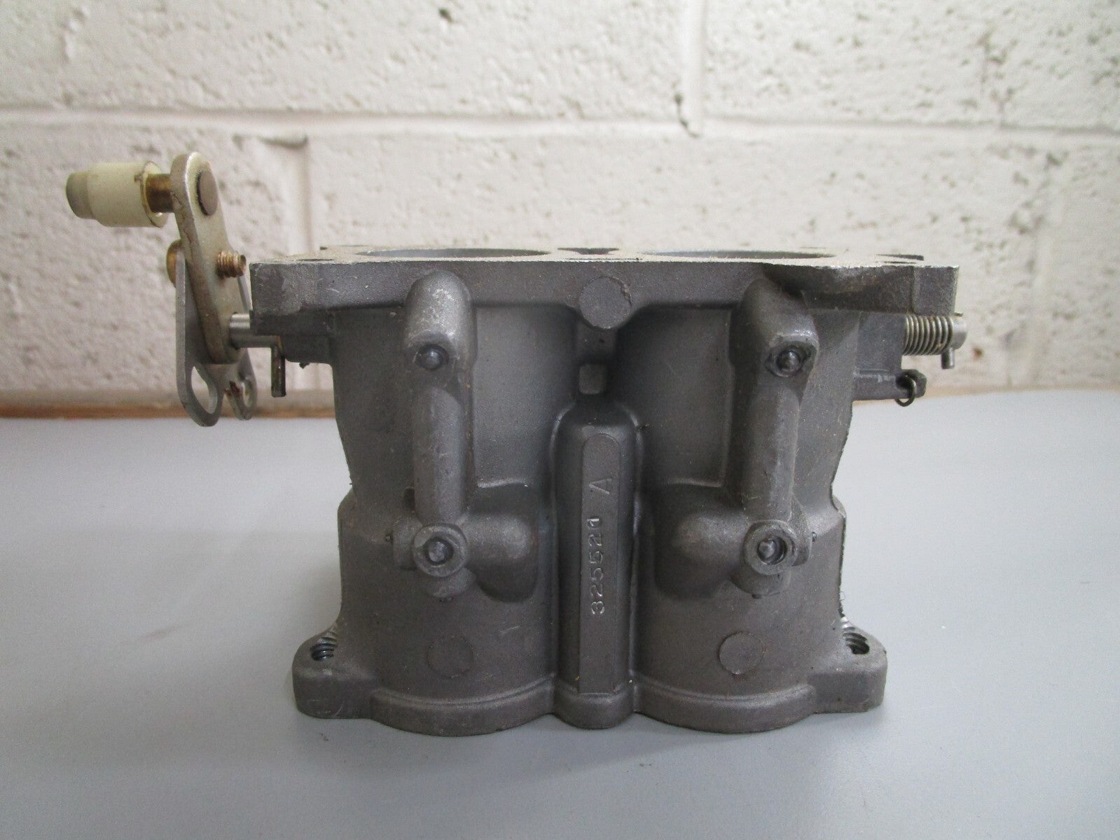 *NEW OEM* 0820 OMC Johnson Evinrude 80' 81' 150 200HP Center Carburetor 390402