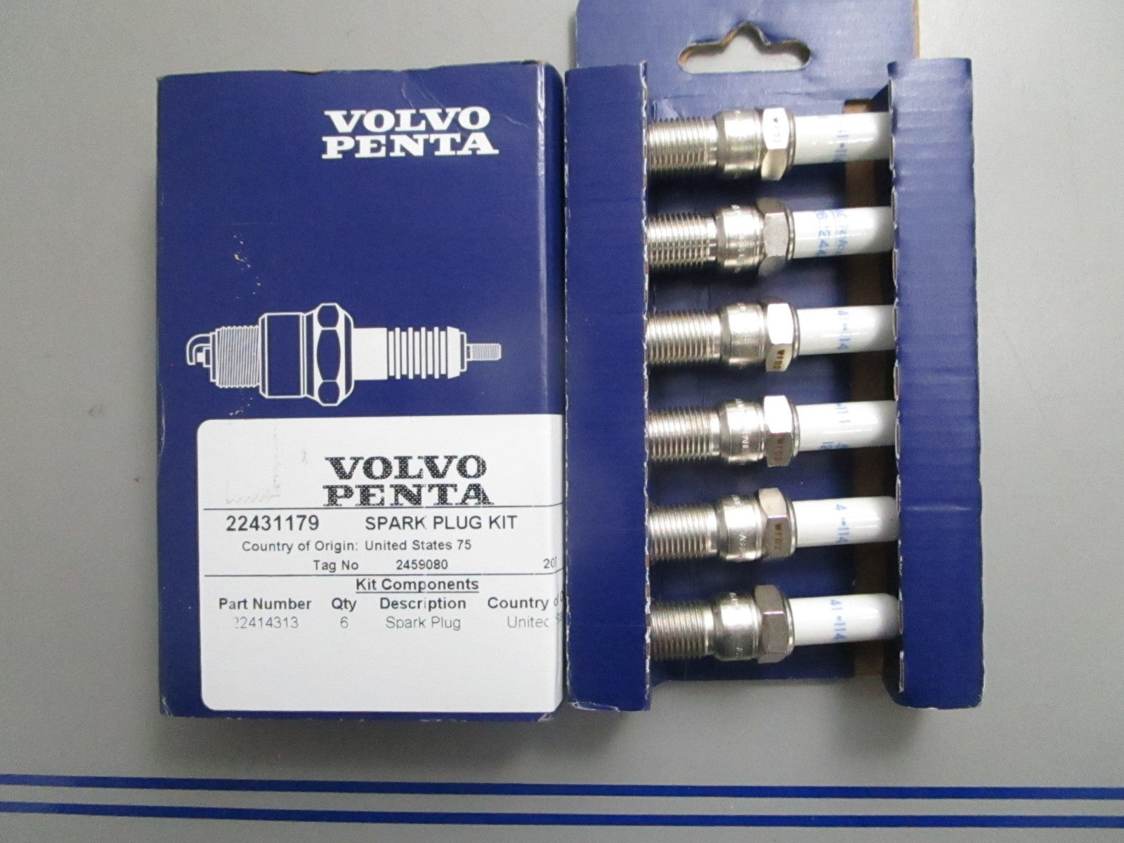 *NEW OEM* 0820 Volvo Penta 6 Spark Plug Kit 22431179