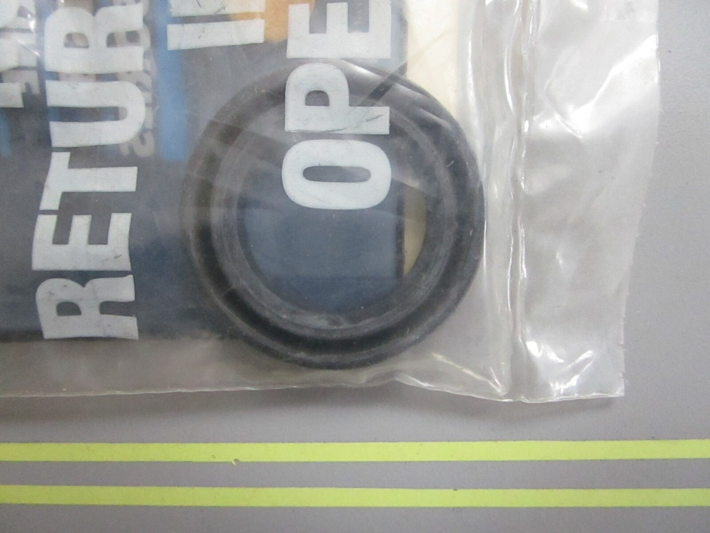 *NEW OEM* 0820 Mercury Quicksilver Seal 26-F84118