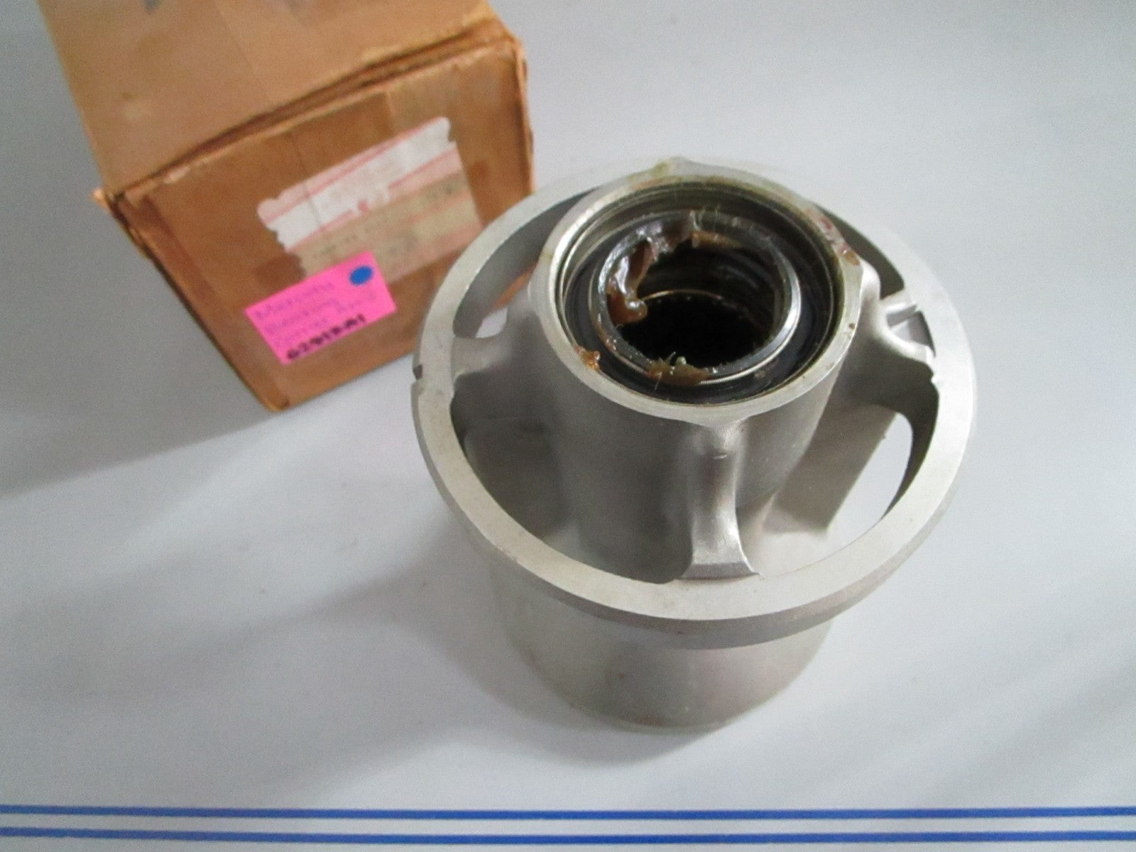 NEW OEM 62813A1 Mercury Quicksilver Bearing Carrier Assy 0820