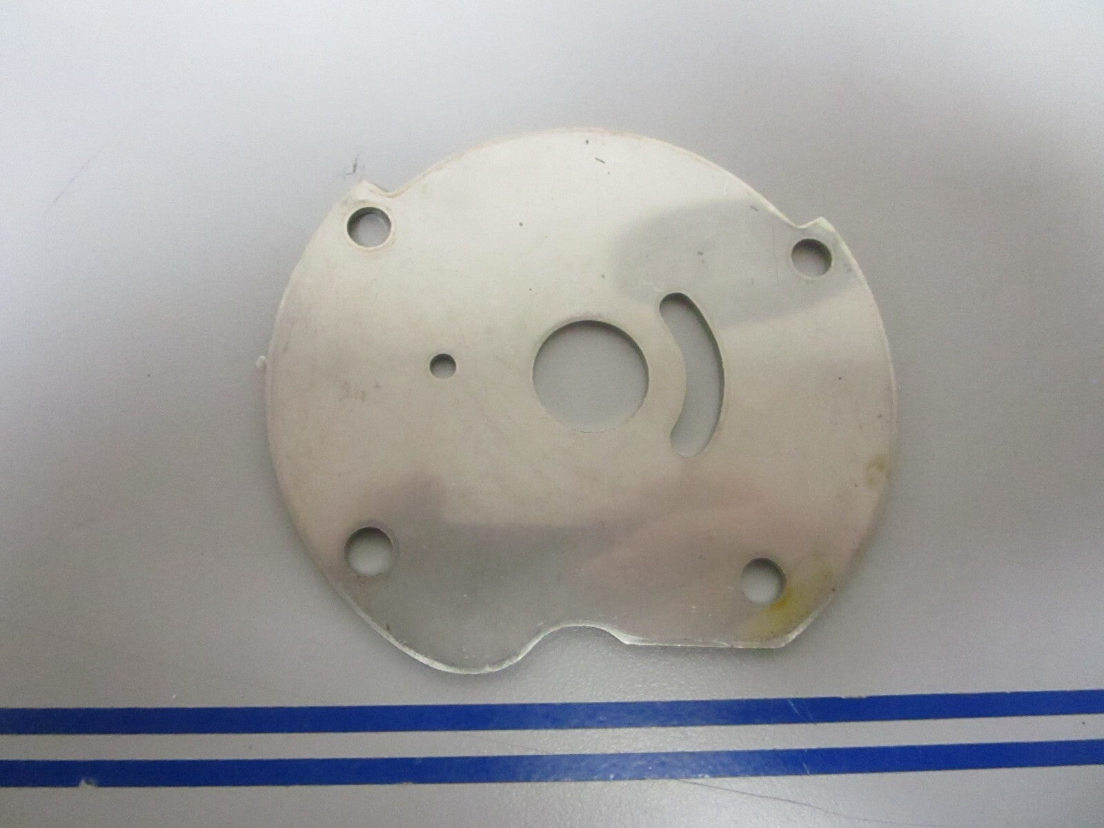 *NEW OEM* 0810 OMC Johnson Evinrude Impeller Plate 305303 0305303
