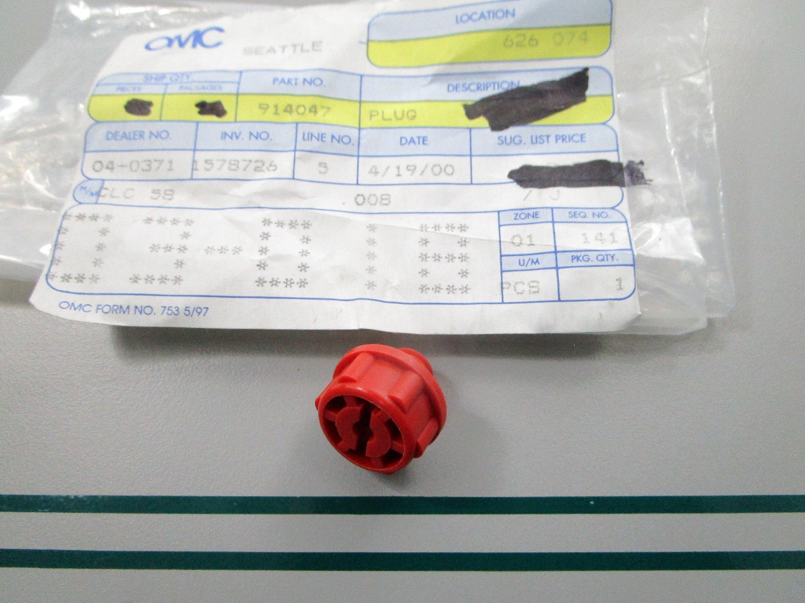 NEW OEM 914047 0914047 OMC Johnson Evinrude Plug 0810