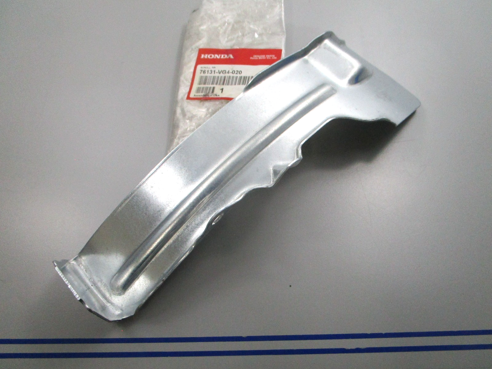 NEW OEM Honda 76131-VG4-020 Rear Scroll 0810