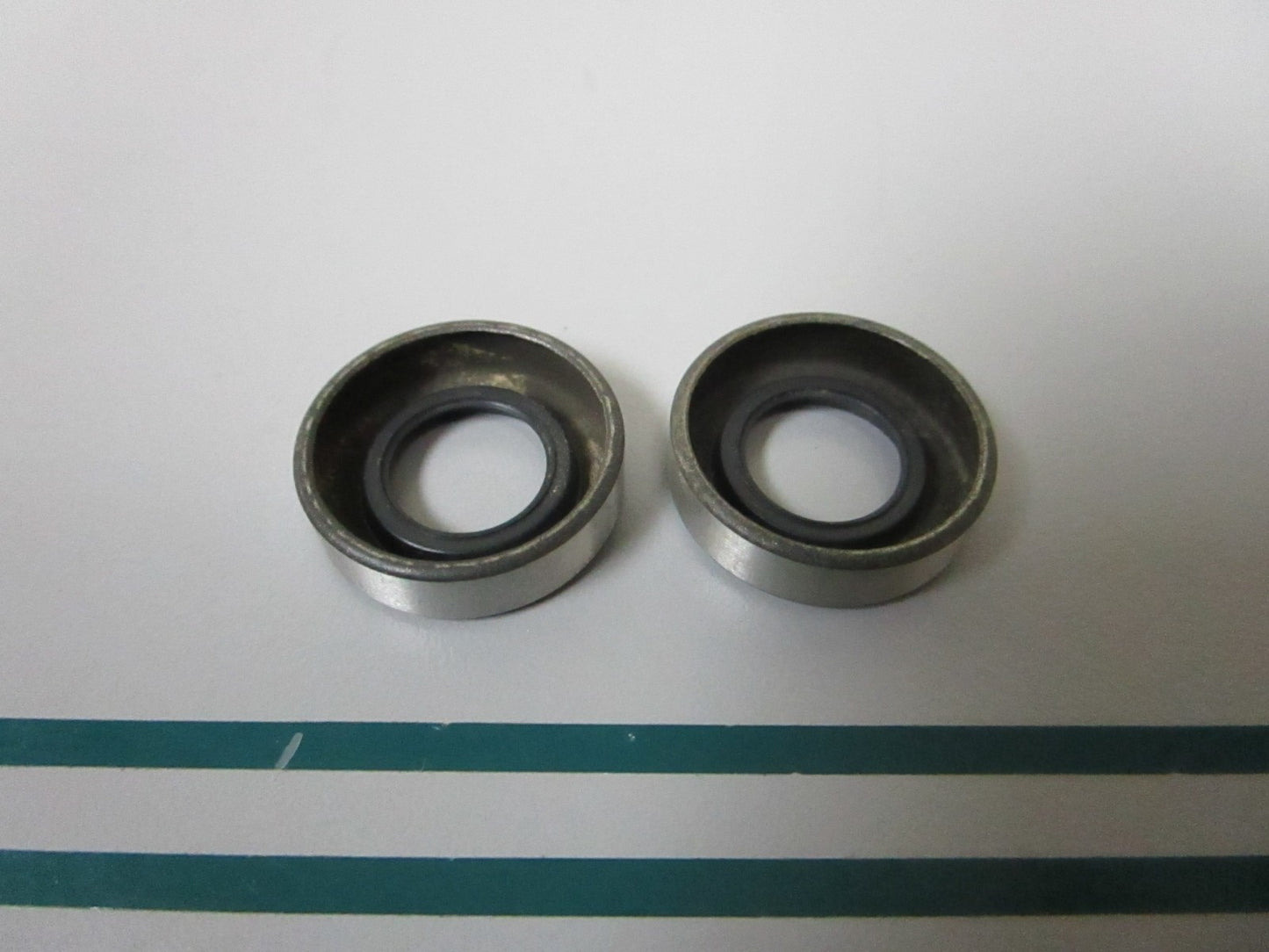NEW OEM (LOT OF 2) 318972 0318972 OMC Johnson Evinrude Seal 0810