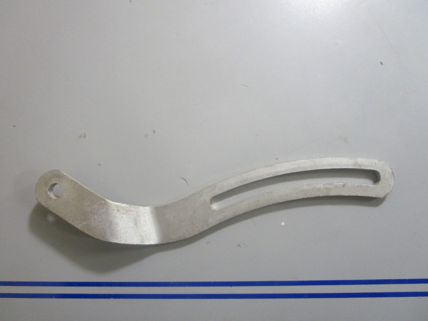 *NEW OEM* 0810 OMC Johnson Evinrude Alternator Bracket 312309 0312309