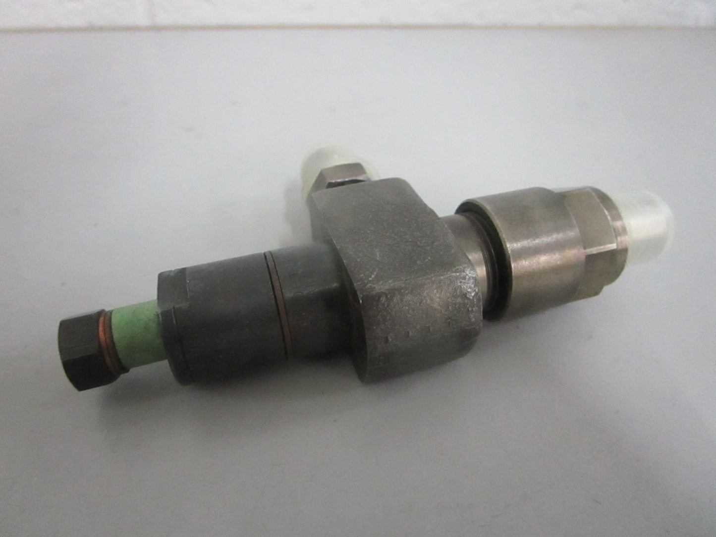 NEW OEM 826577 Volvo Penta Fuel Injector 0820