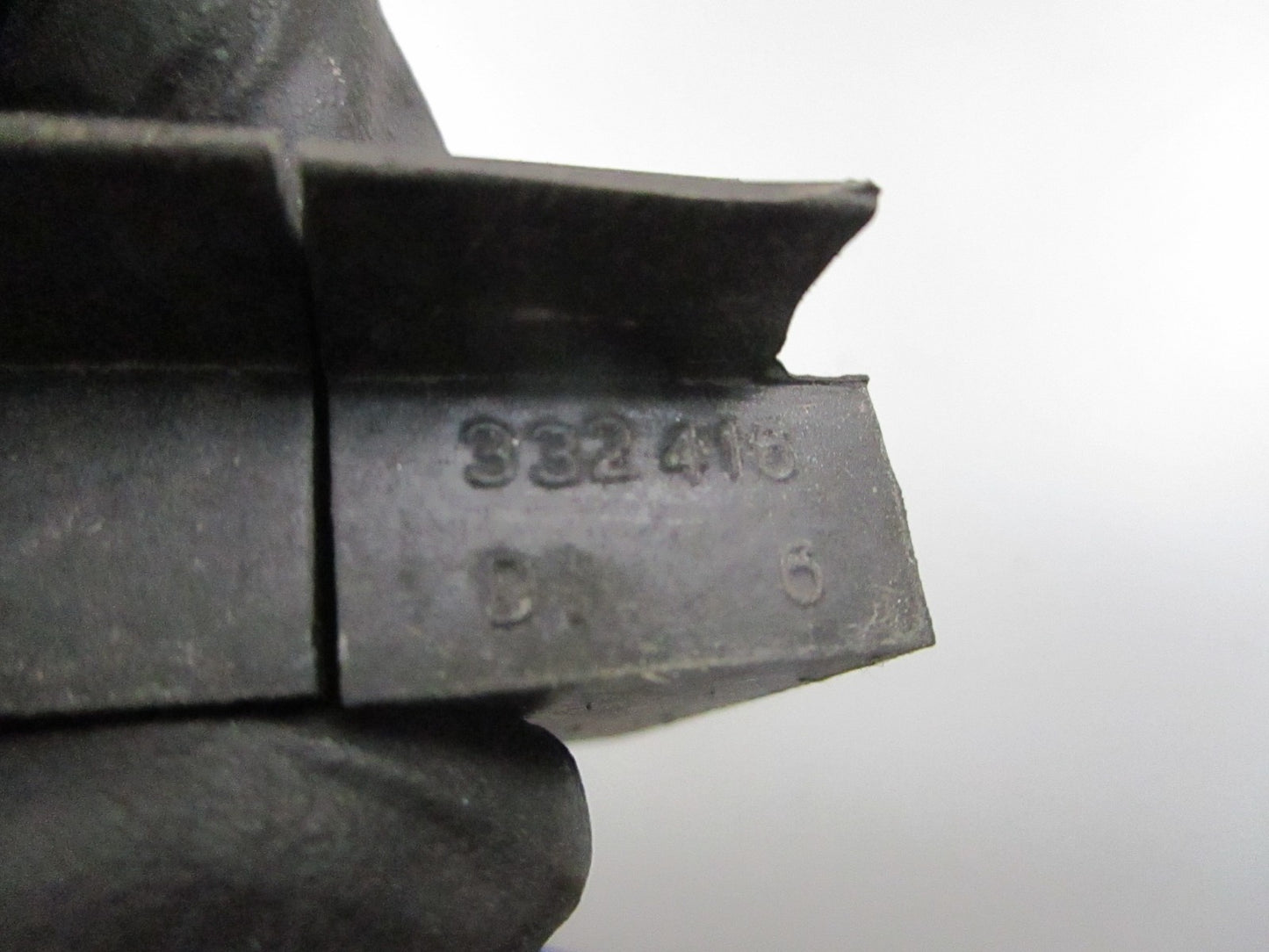 *NEW OEM* 0810 OMC Johnson Evinrude Grommet 332416 0332416