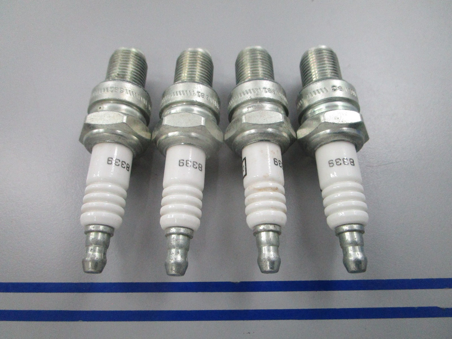 NEW (LOT OF 4) 8339 Champion Spark Plug 0810