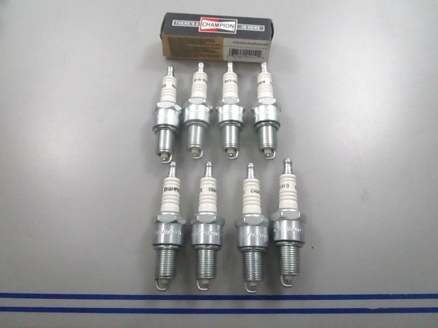 *NEW* (LOT OF 8) 0810 Champion Spark Plug RN14YC