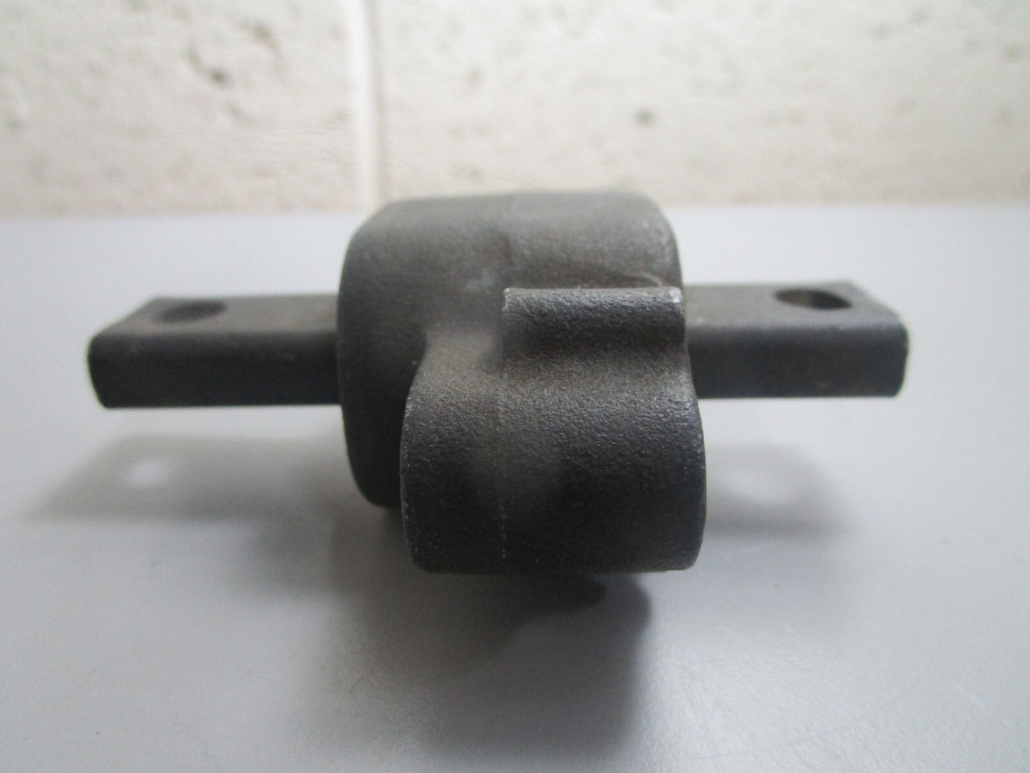 *NEW OEM* 0820 OMC Johnson Evinrude Lower Rubber Mount 388411 0388411