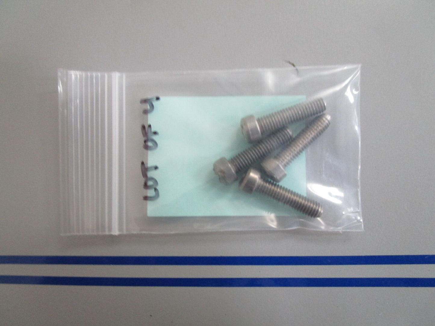*NEW OEM* (LOT OF 4) 0770 OMC Johnson Evinrude Screw 310303 0310303