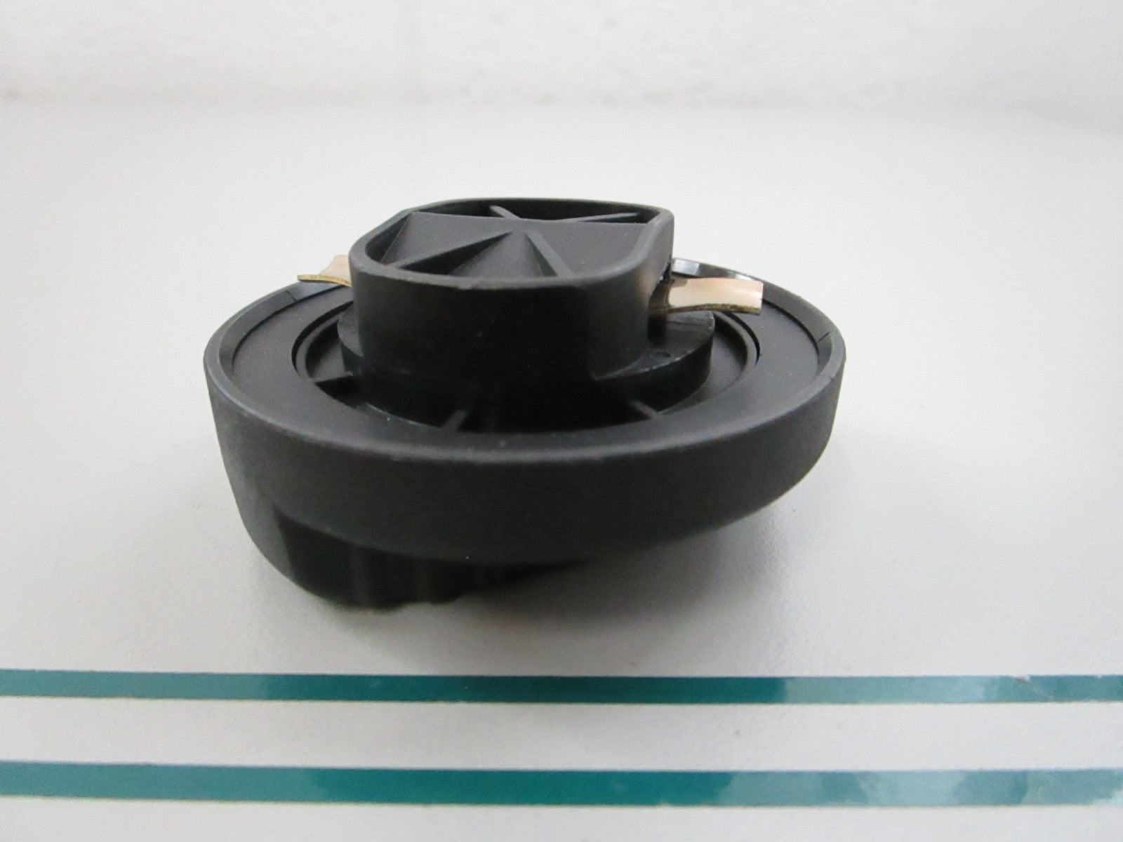 NEW OEM 1110180302 Mercedes-Benz Oil Filler Cap 0810