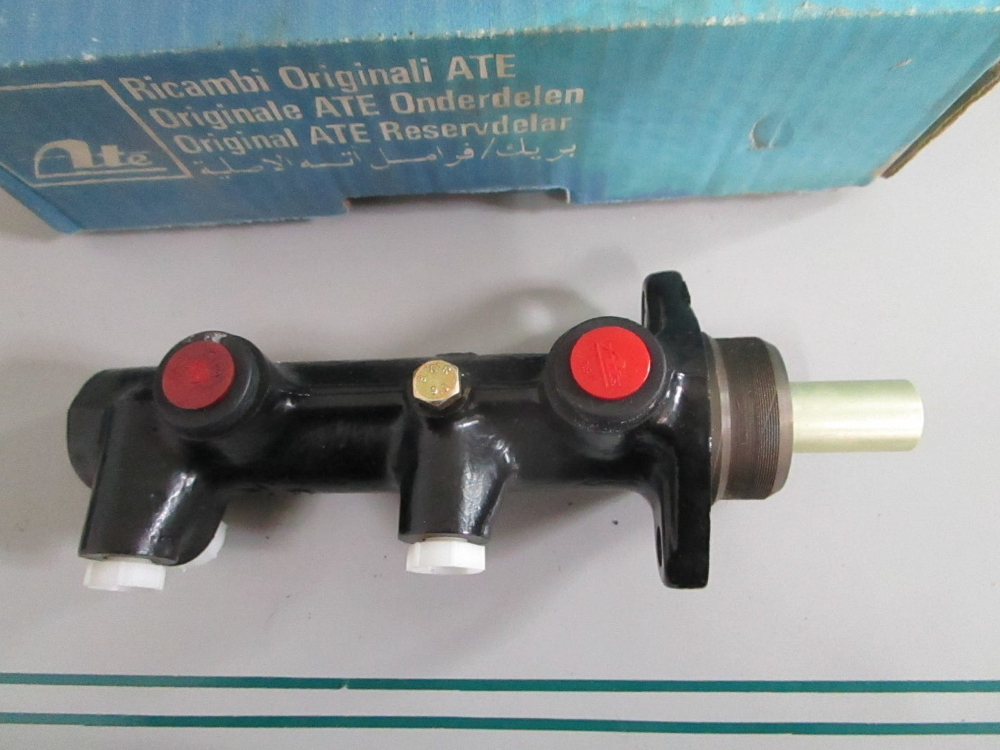 NEW OEM 0024309301 Mercedes-Benz ATE Brake Master Cylinder 0820