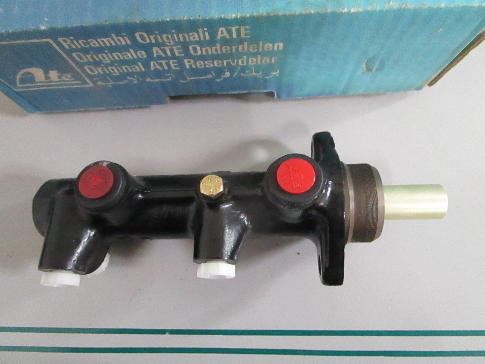 NEW OEM 0024309301 Mercedes-Benz ATE Brake Master Cylinder 0820