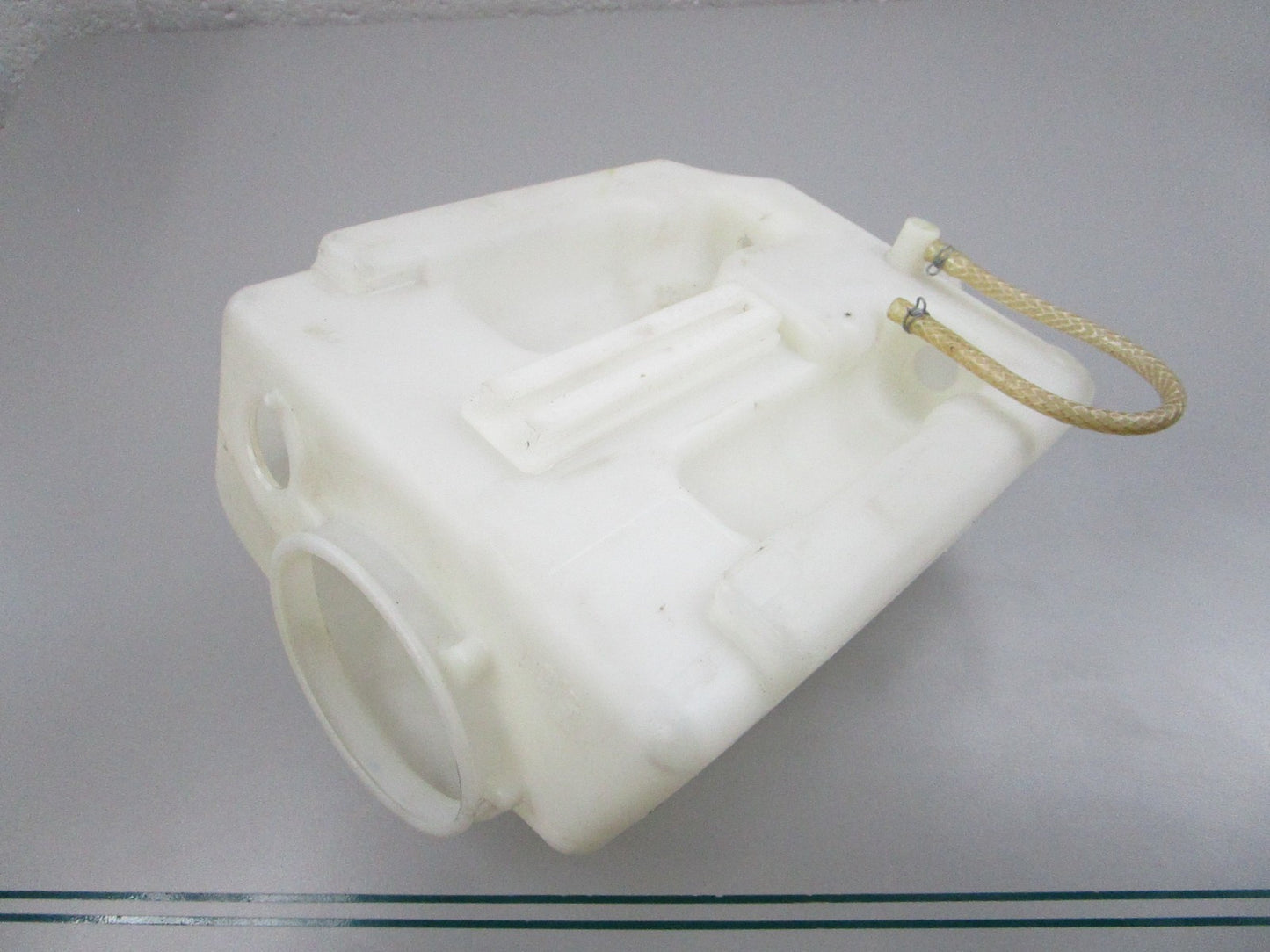 NEW OEM 2108691220 Mercedes-Benz Fluid Reservoir 0810