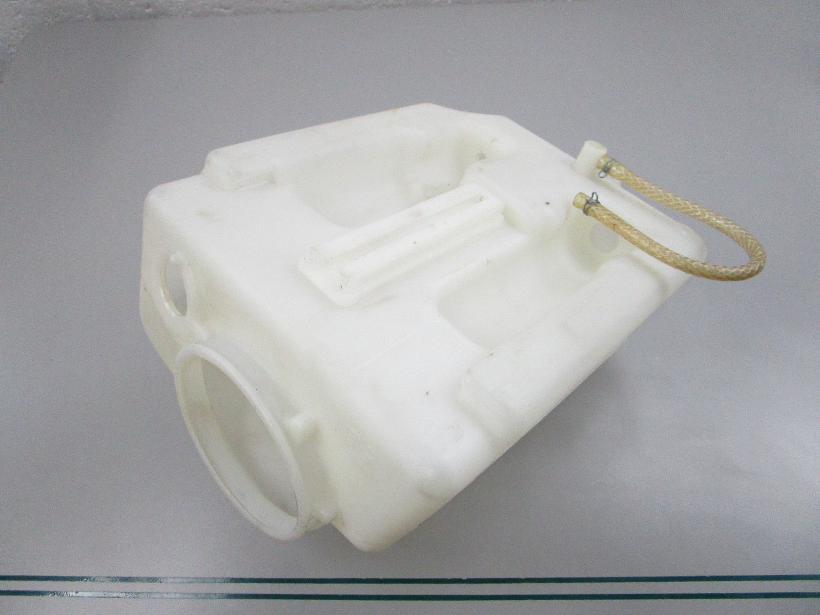 NEW OEM 2108691220 Mercedes-Benz Fluid Reservoir 0810