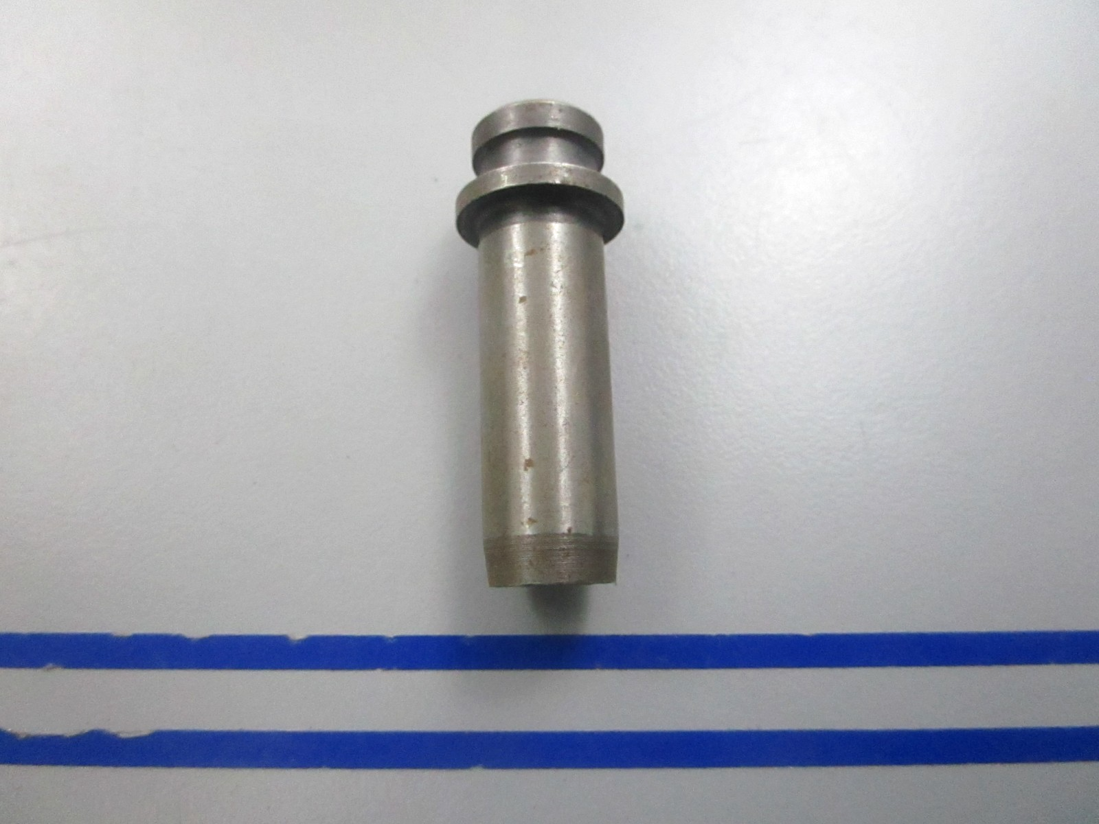 NEW OEM 185-2069 Onan Exhaust Valve Guide 0820
