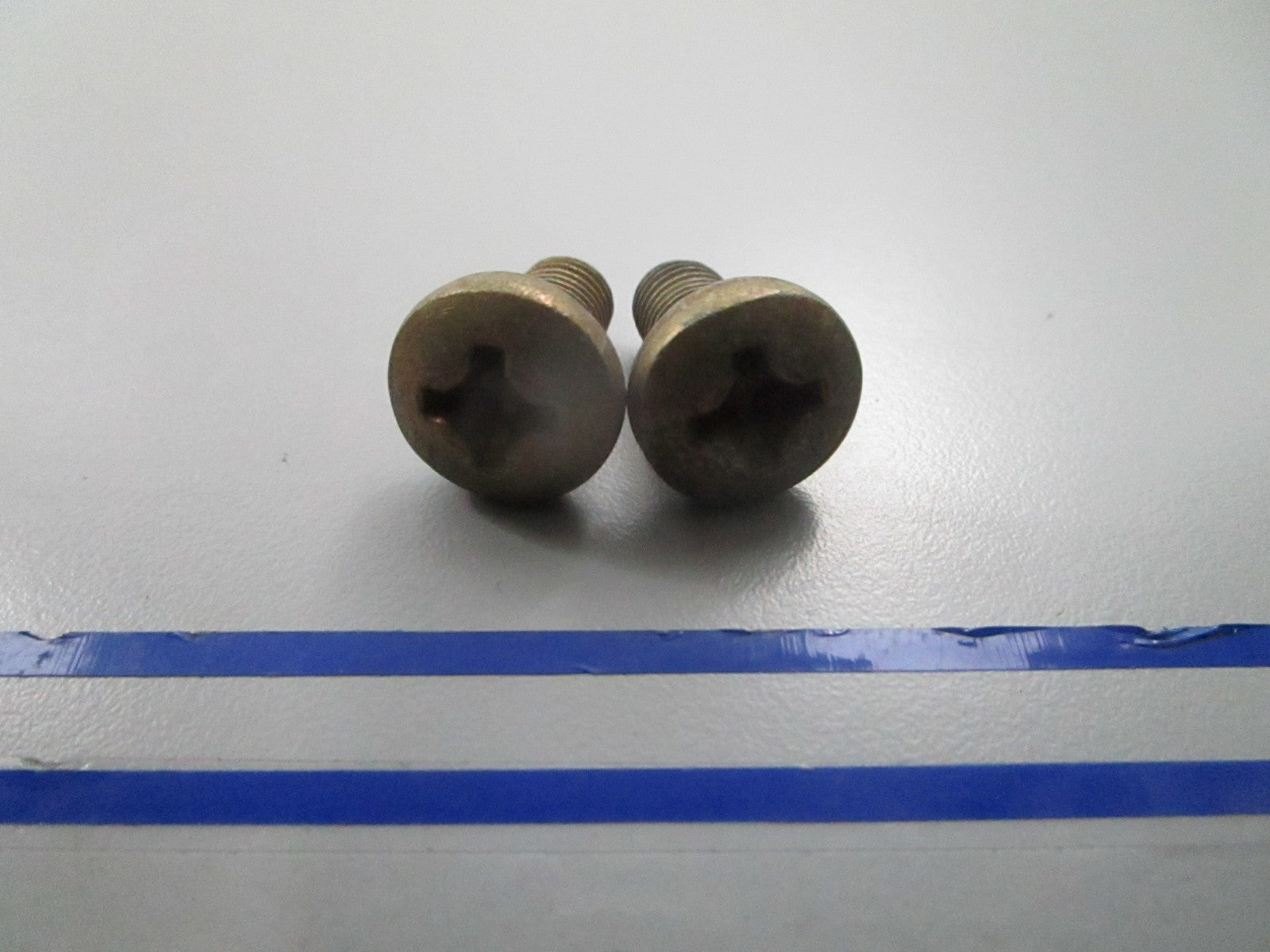 *NEW OEM* (LOT OF 2) 0810 OMC Johnson Evinrude Screw 316374 0316374
