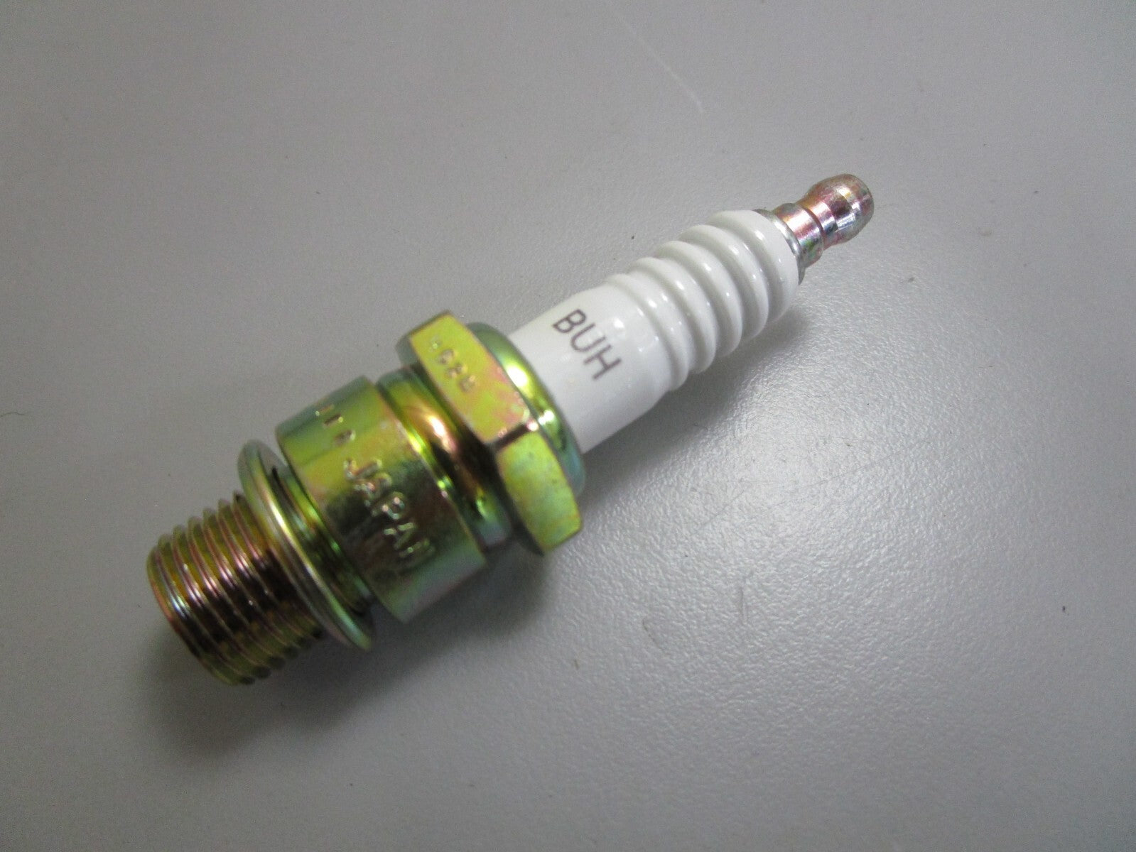 *NEW* (LOT OF 10) 0820 NGK Spark Plug BUH