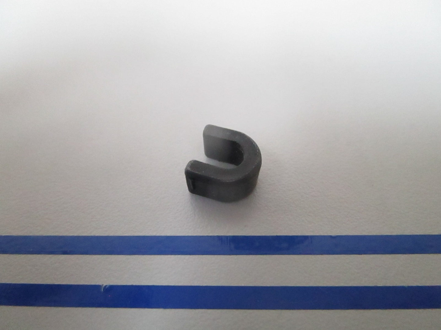 NEW OEM 324604 0324604 OMC Johnson Evinrude Retainer 0810