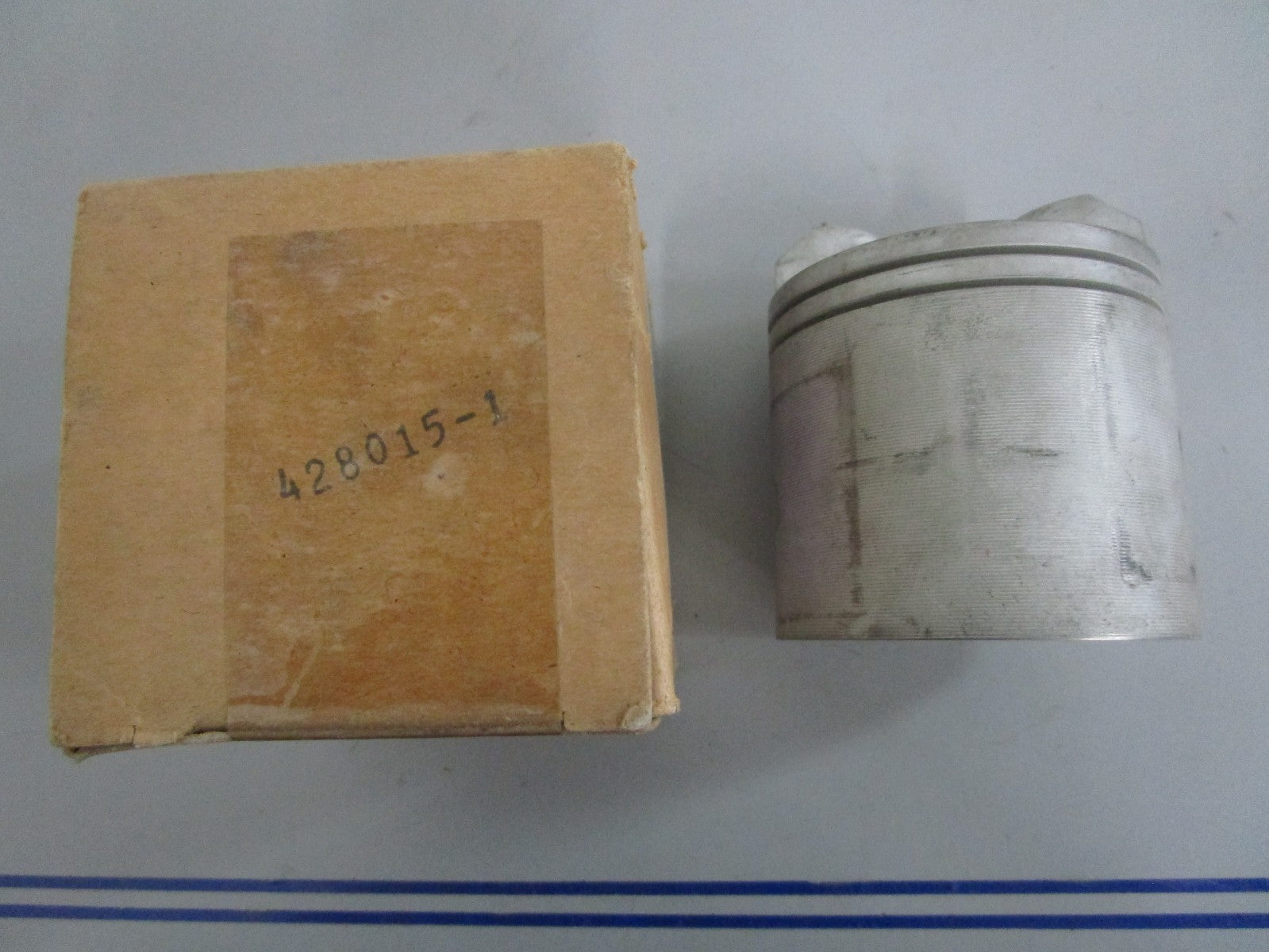 *NEW OEM* 0820 Mercury Force Piston F428015-1