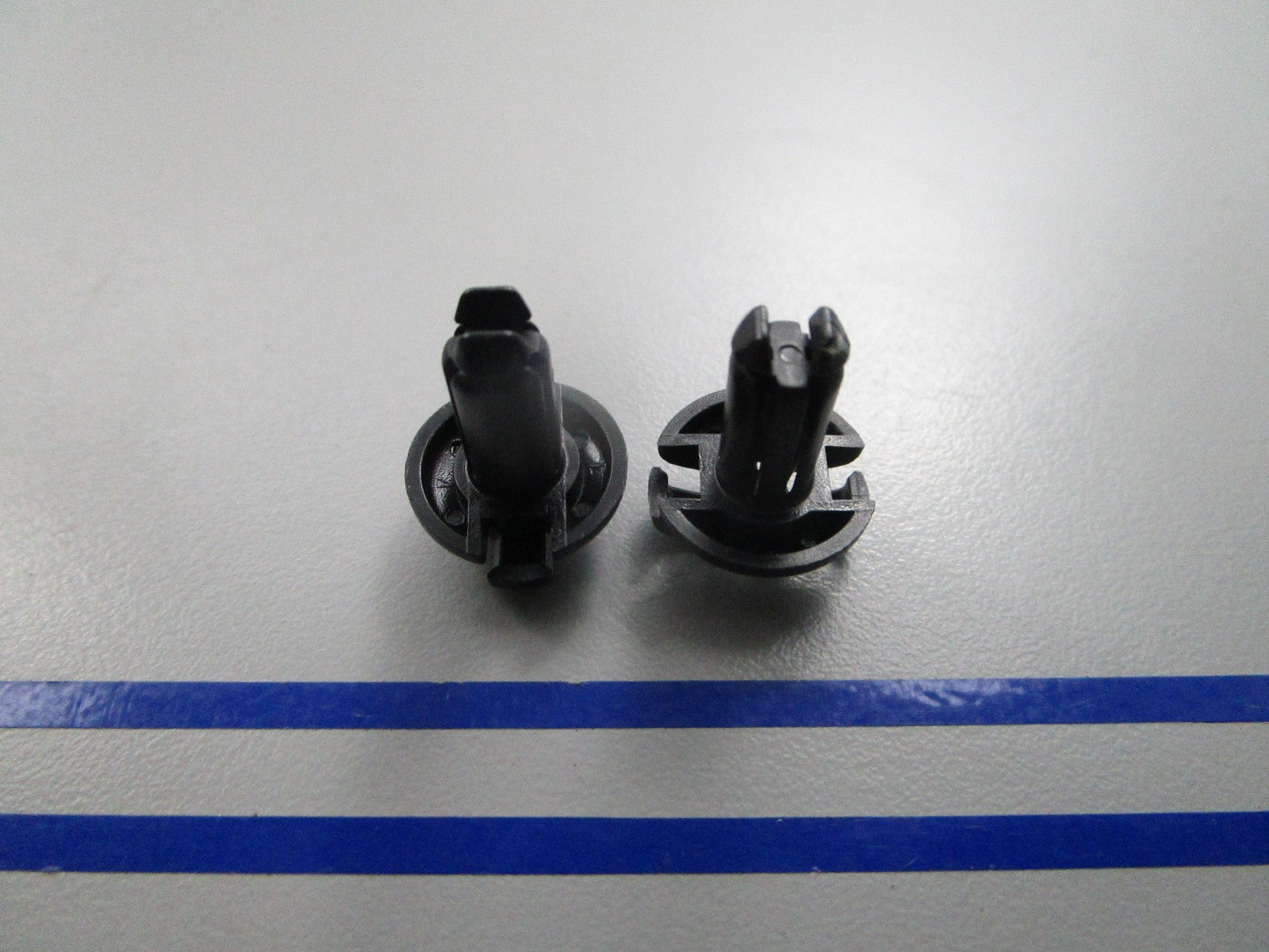 NEW OEM (LOT OF 2) Honda 90683-GAZ-003 Trim Clip 0810