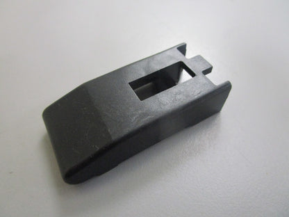 *NEW OEM* 0820 OMC Johnson Evinrude Cowl Latch 335207 0335207