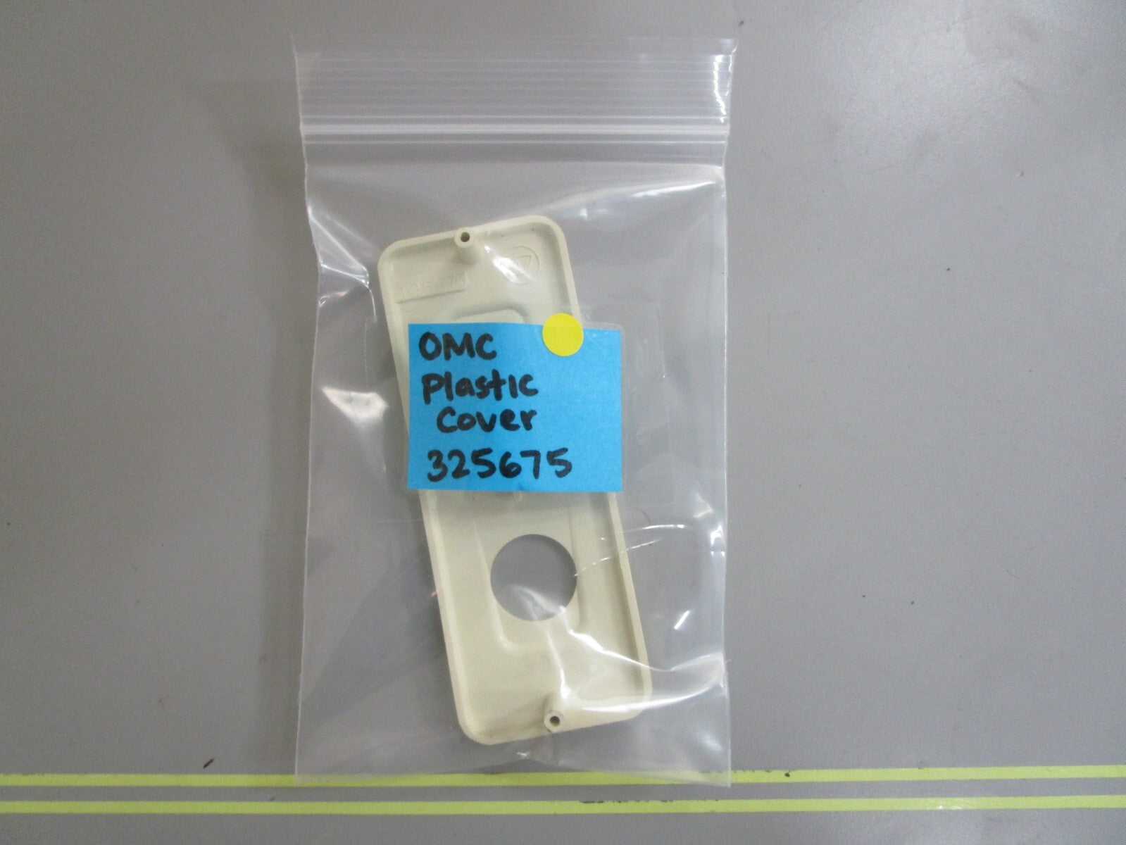 *NEW OEM* 0810 OMC Johnson Evinrude Plastic Cover 325675 0325675