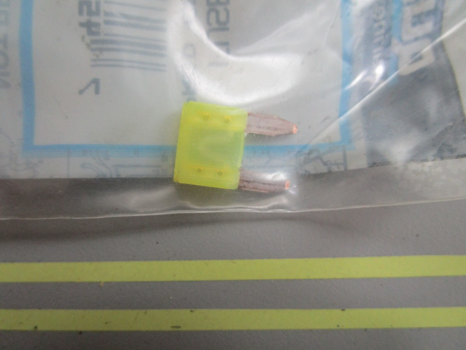 *NEW OEM* 0820 Mercury Quicksilver 20 AMP Yellow Fuse 88-804291